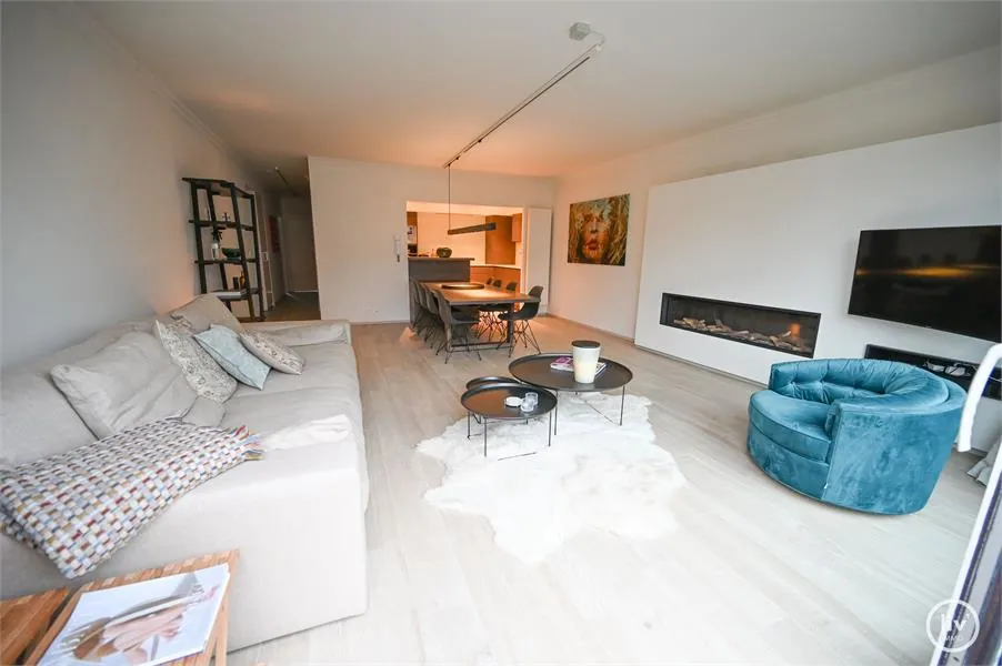 Prachtig gerenoveerd 3 slaapkamer-appartement gelegen op de Lippenslaan te Knokke.