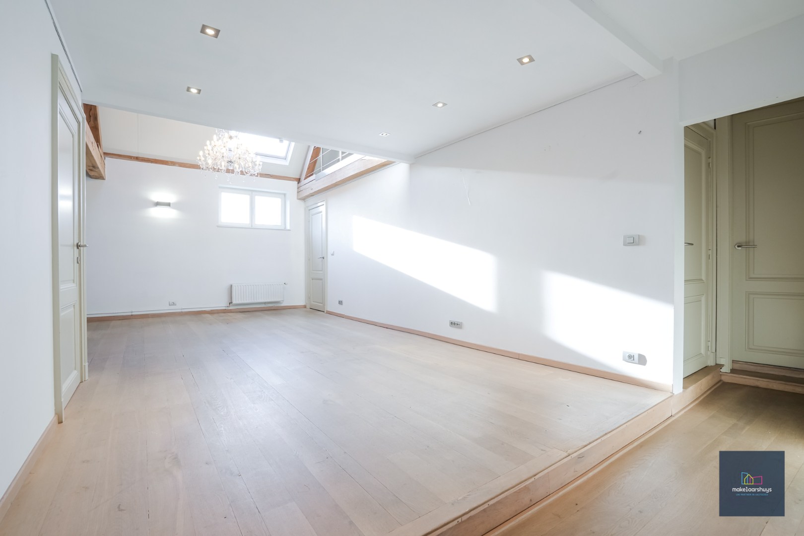 VERHUURD NSCHRIJVEN via de site ; Stijlvolle duplex in de hist. stadskern 