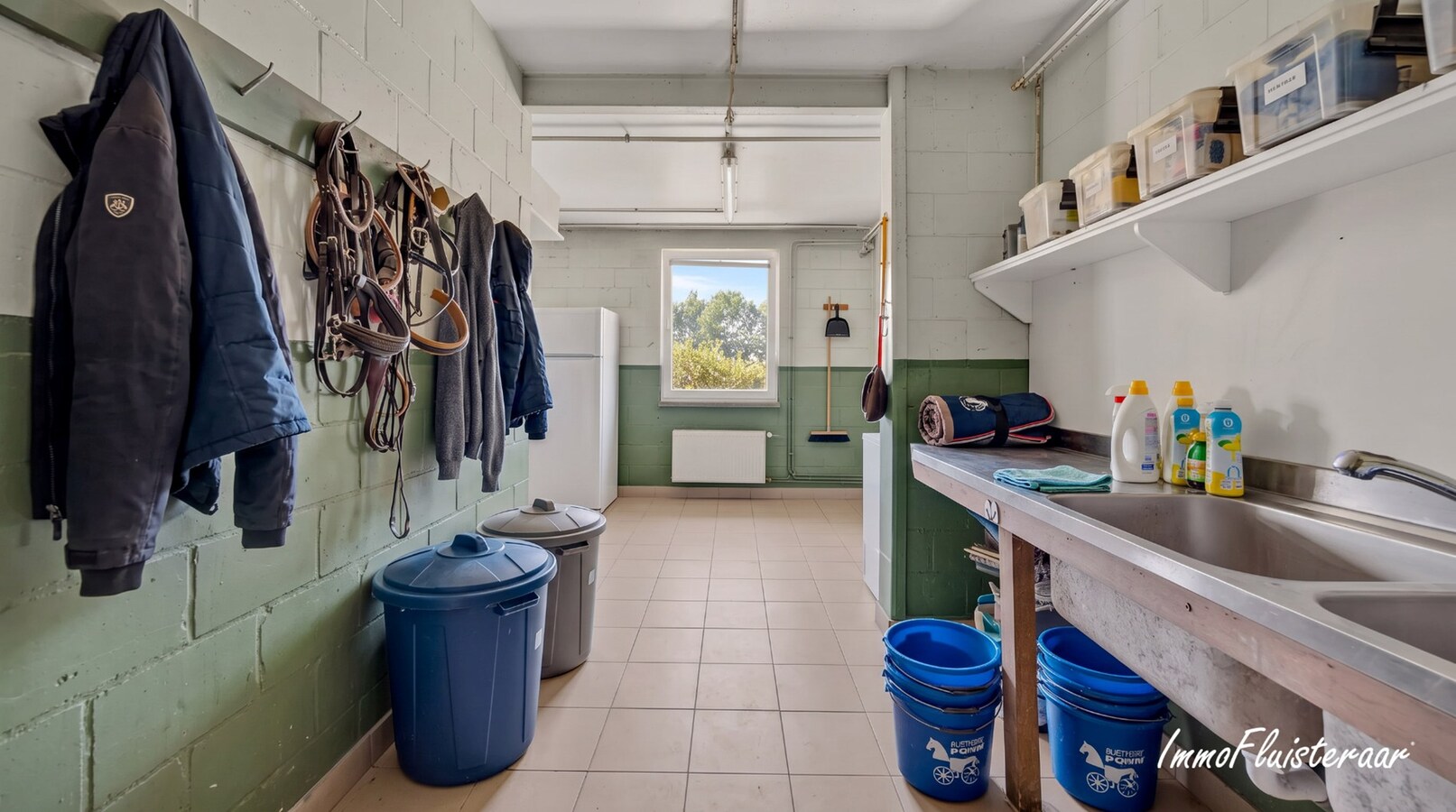 Unieke hippische accommodatie met 5 appartementen/studio’s op ruim 2,5 ha te Amougies (Henegouwen) 