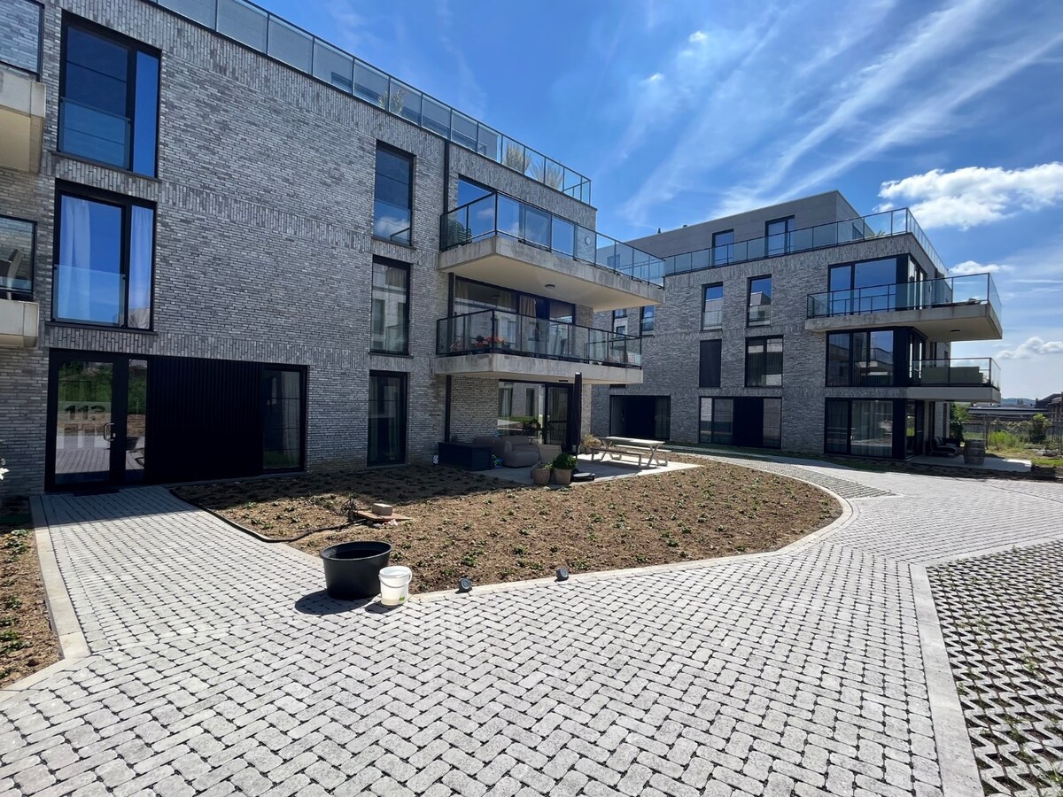 Gelijkvloers appartement met ruim terras 