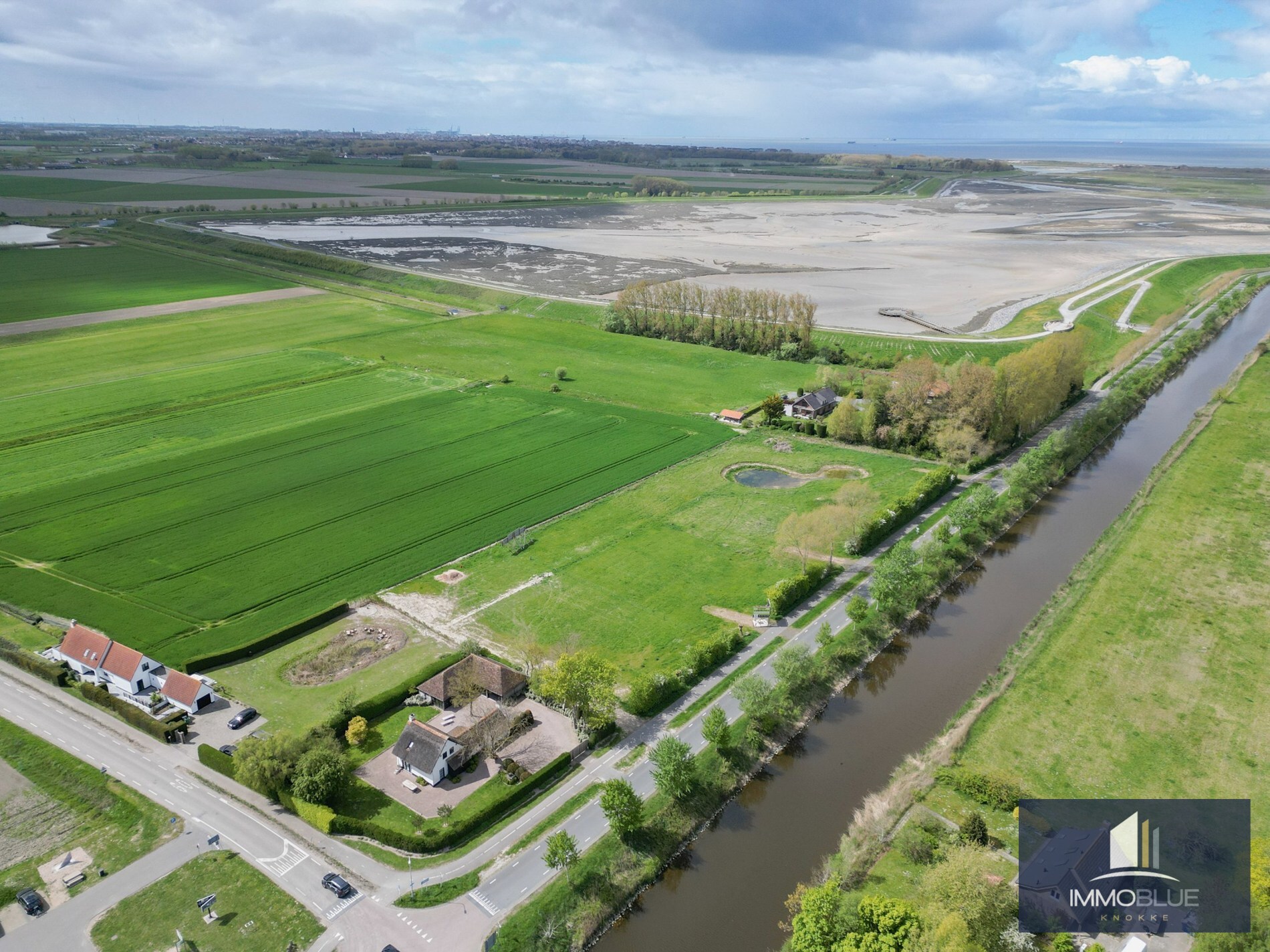 Exclusieve bouwgrond met open zicht gelegen aan het Zwin met goedgekeurde bouwplannen. 