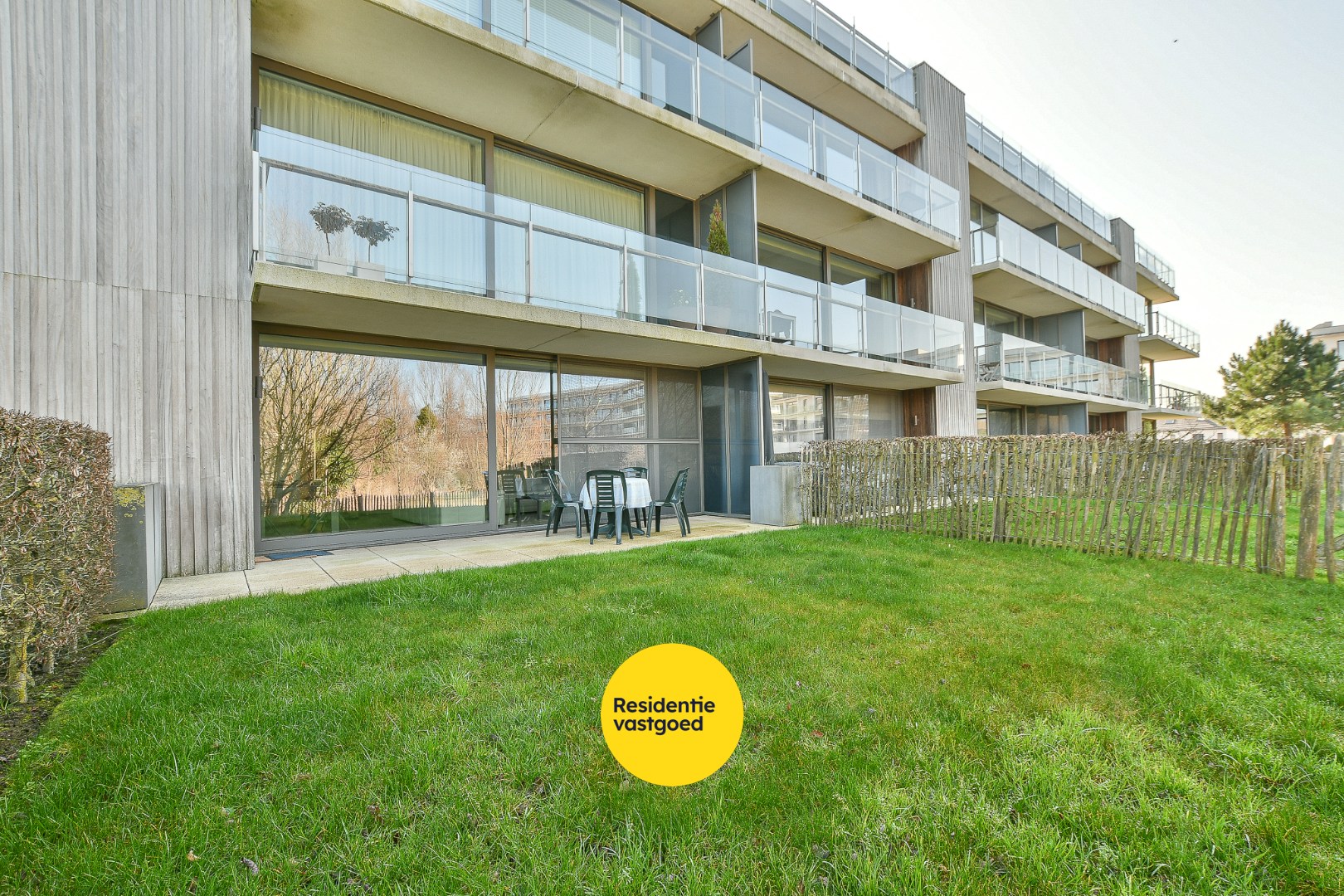 Luxueus afgewerkt 2-slaapkamerappartement met terrassen en tuin op toplocatie! 