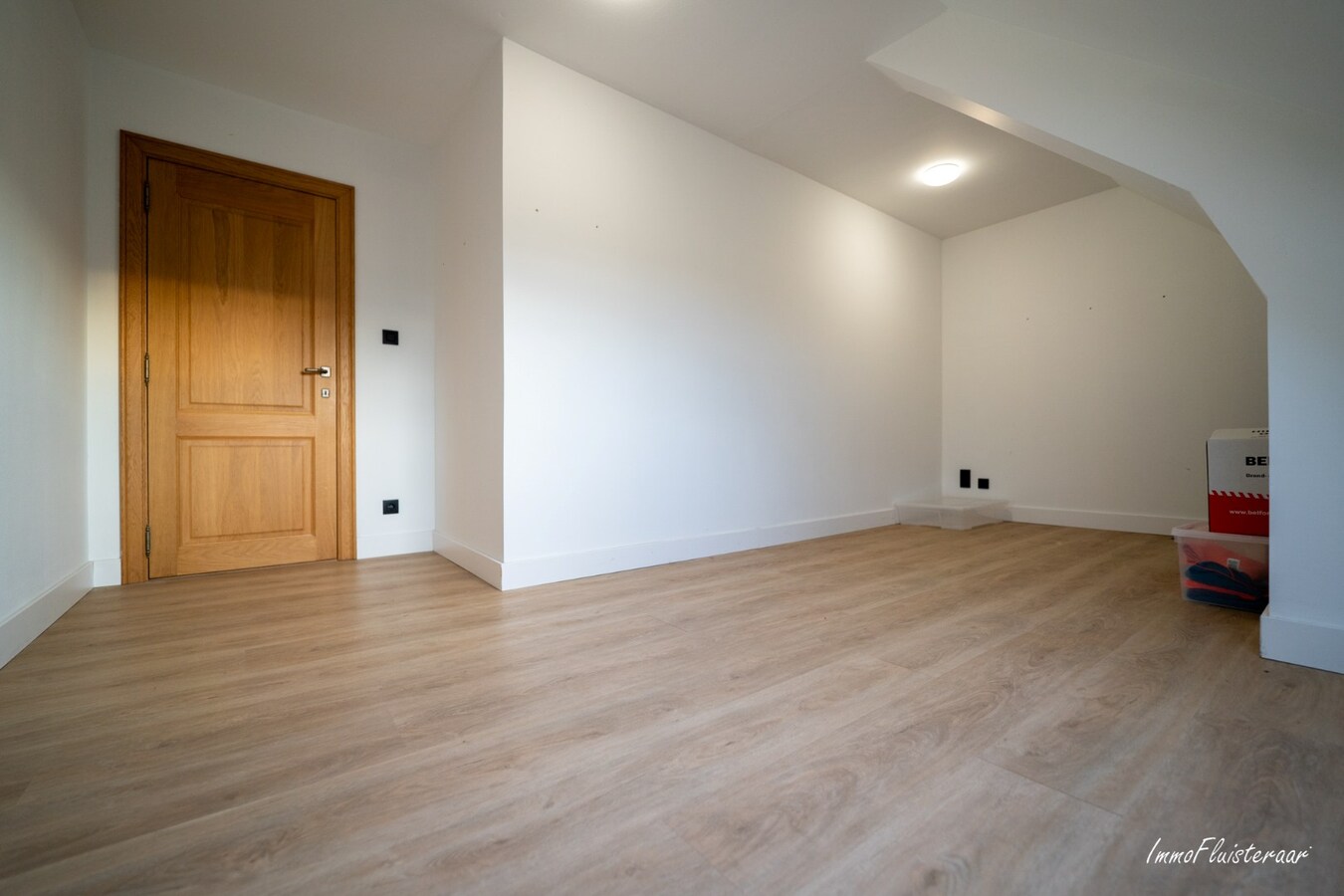 Karakteristieke villa met paardenaccommodatie op ca. 9.680 m2 te Tisselt (Willebroek) 