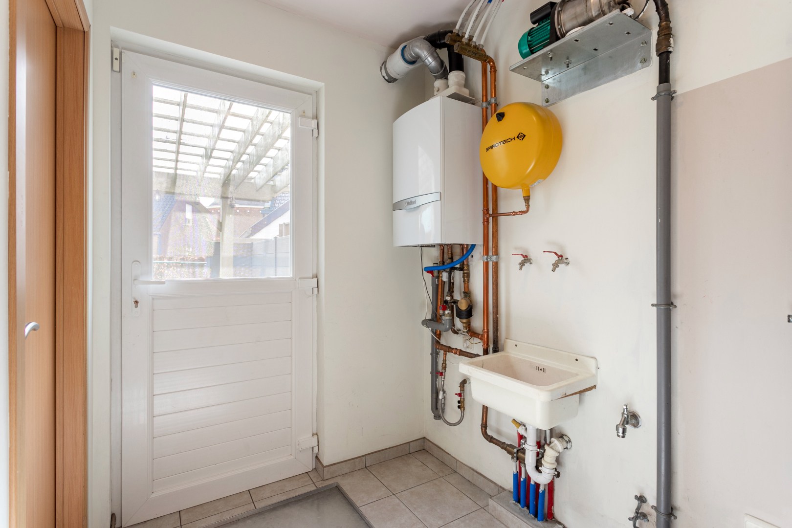 Recente woning (EPC B) met 5 slaapkamers en tuin te Vollezele 