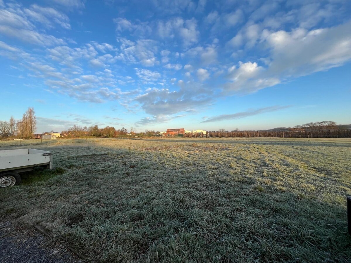 PRACHTIG GERENOVEERDE WONING MET 3 SLAAPKAMERS, 2 BADKAMERS, INPANDIGE GARAGE EN PAARDENSTALLINGEN MET ENERGIEZUINIG EPC TE WIJER (NIEUWERKERKEN) 