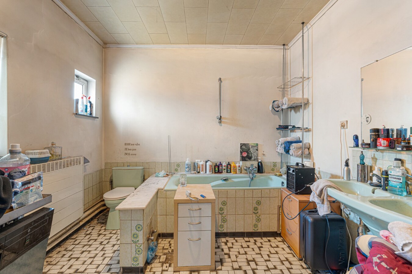 Halfvrijstaande woning op een perceel van 17a30ca met grote werkplaats van maar liefst 110 vierkante meter! 