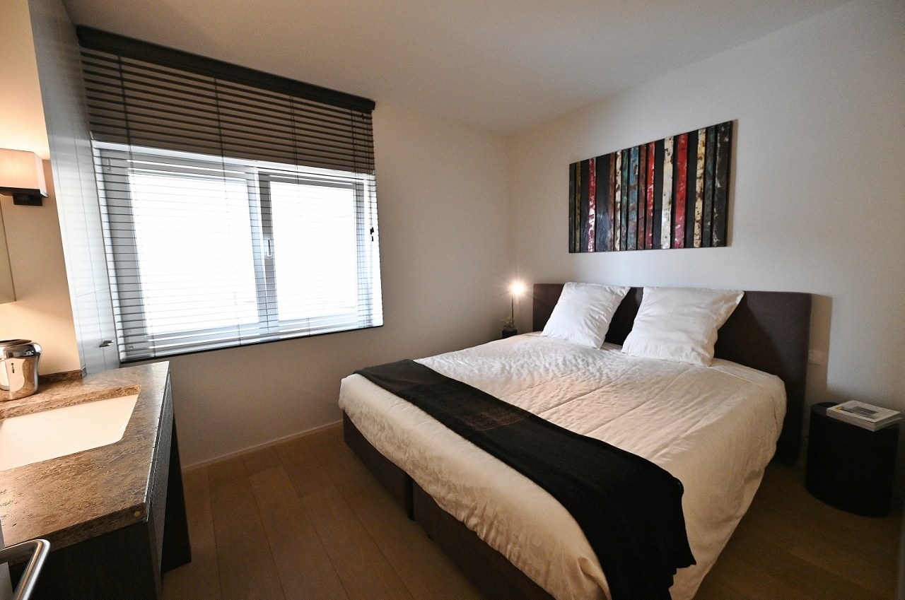 Appartement meublé - Luxueusement aménagé avec 2 chambres, à proximité de la plage et de la place Van Bunnen. 