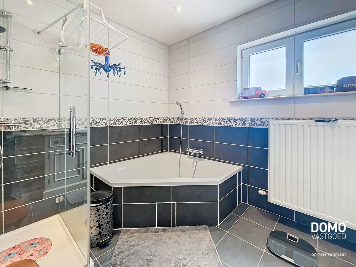 RUIME WONING MET 3 SLAAPKAMERS, TUIN EN RUIME PARKING IN SPALBEEK 