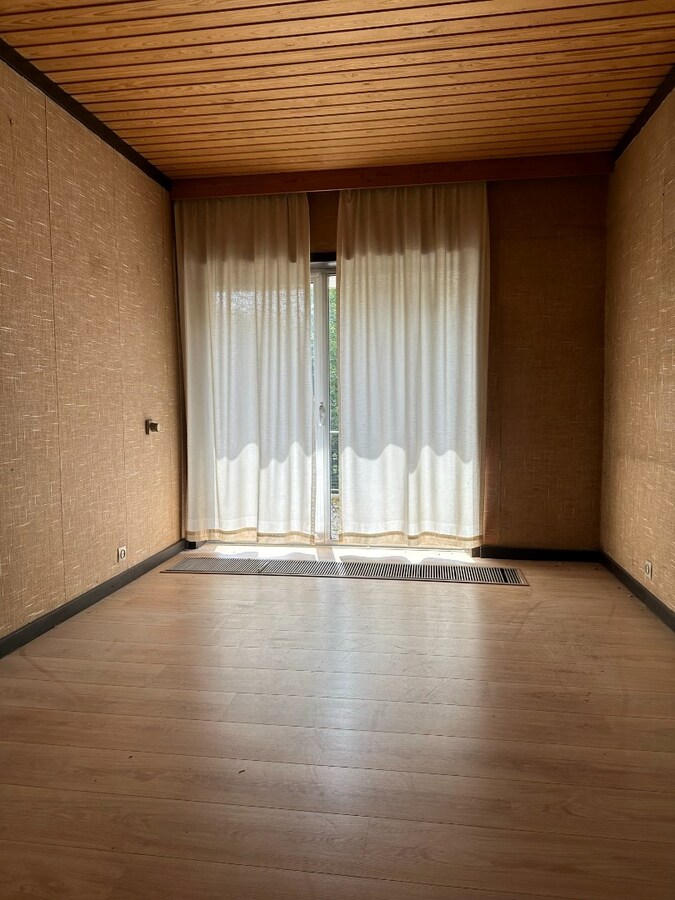 Ruime te renoveren woning met 5 slaapkamers op 1.250 m² 