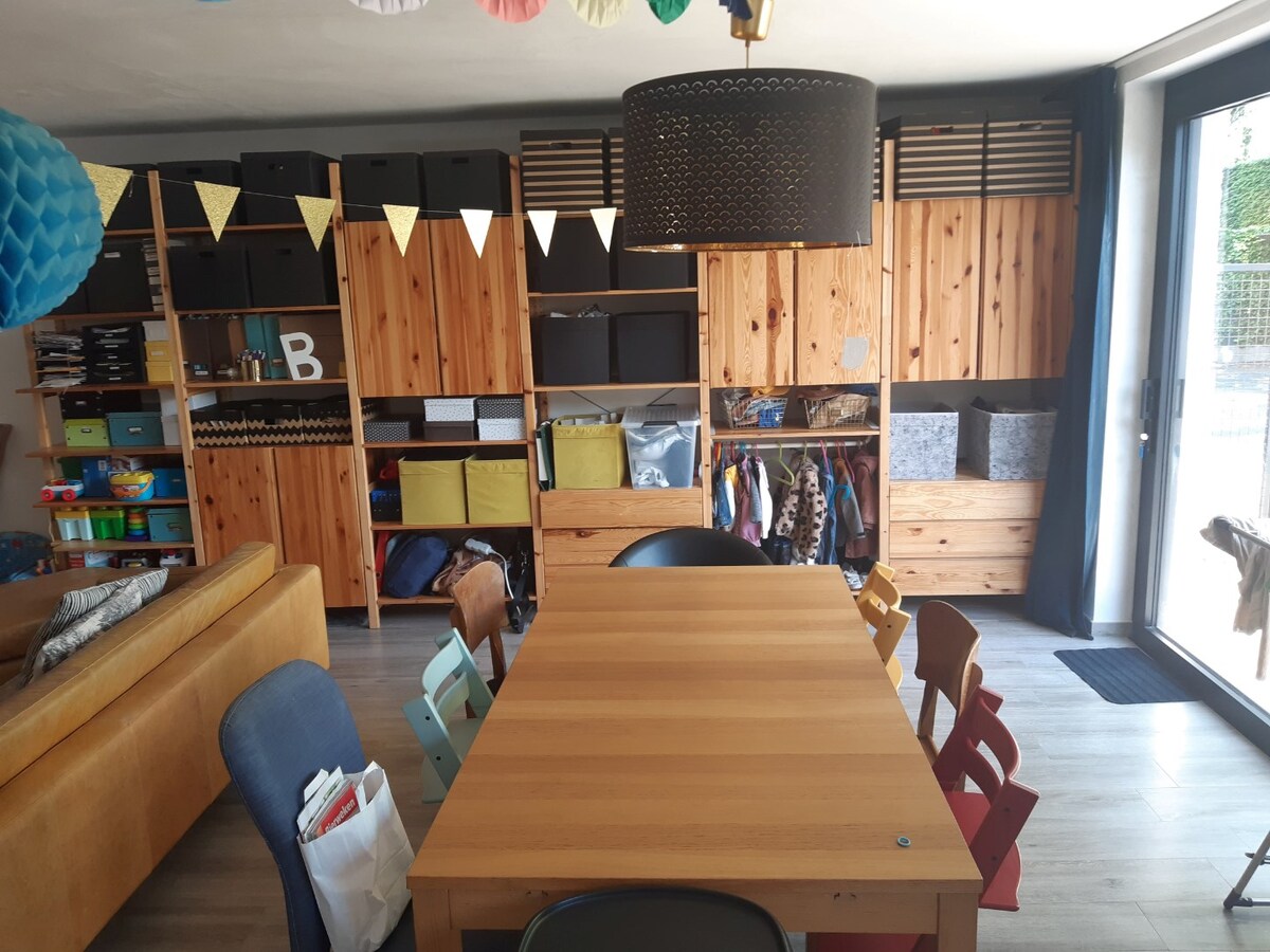 BEN-appartement met terras en tuintje. 