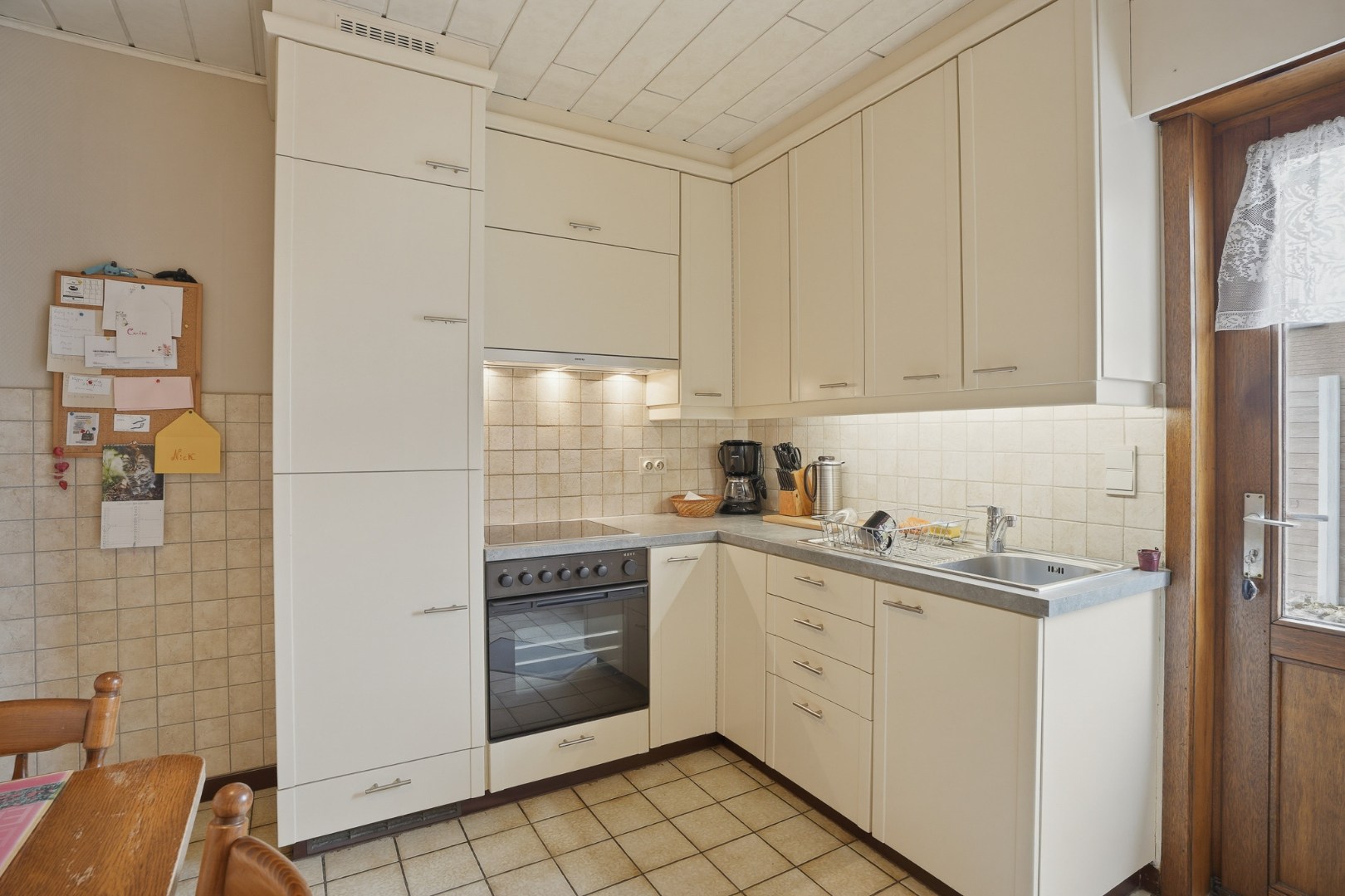 Alleenstaande bungalow met garage en tuin  op 684 m² 