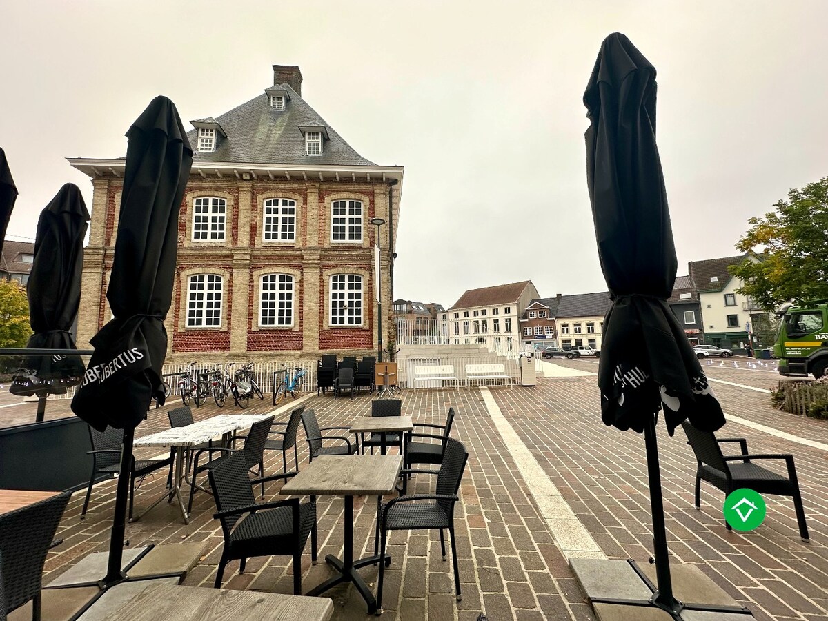 Café “Foelard” - centraal gelegen handelszaak op de Markt van Torhout 