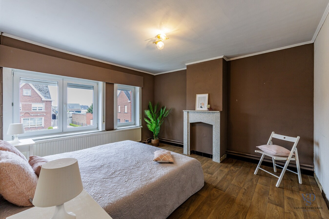 Ruime, deels gerenoveerde Half Open Bebouwing 