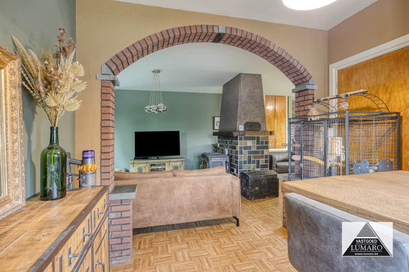 Charmante, op te knappen woning op perceel van 4.600 m² 