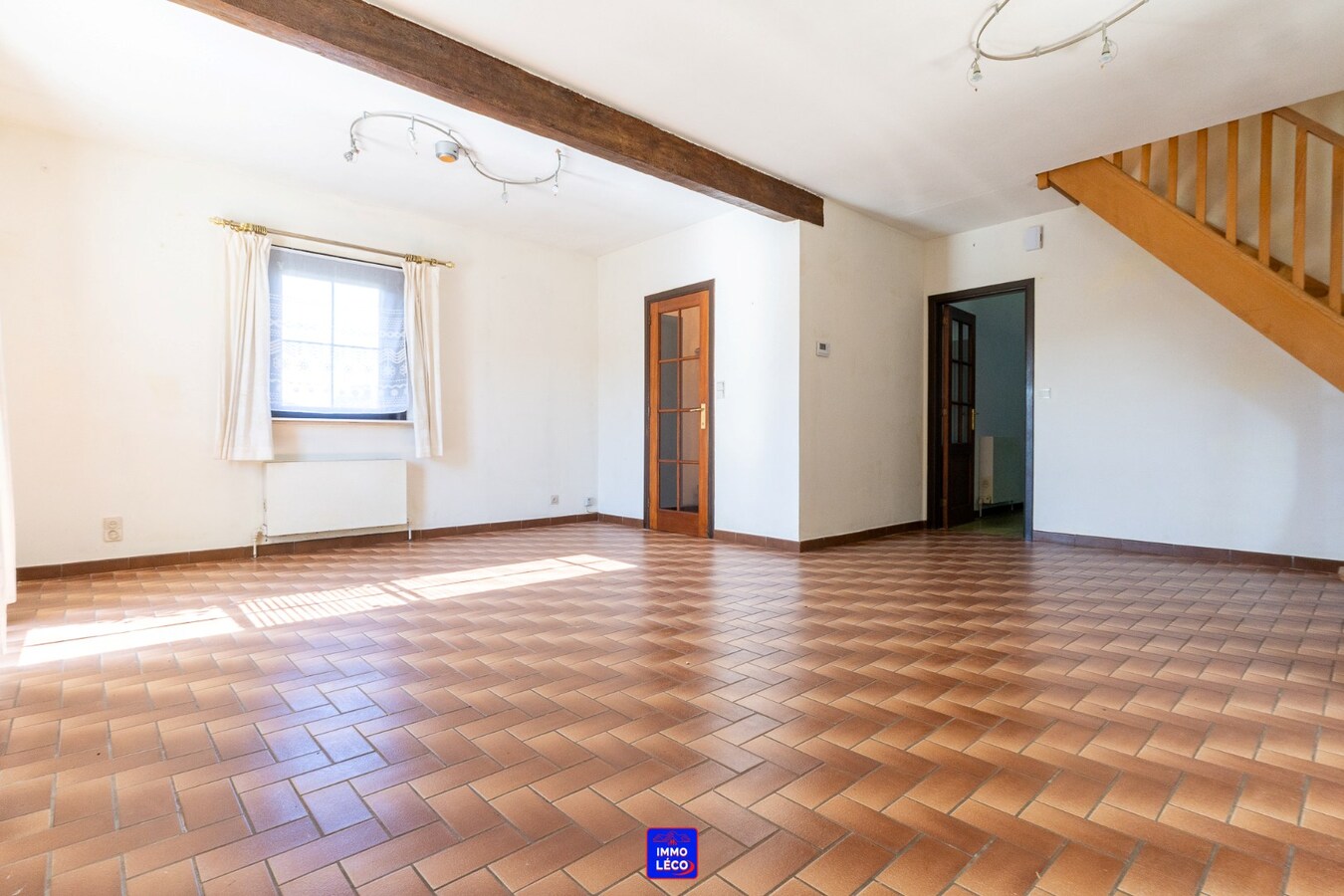 Villa "Semi Plain-Pied" érigée sur une parcelle de 669m², 2 garages, parking privé ! 