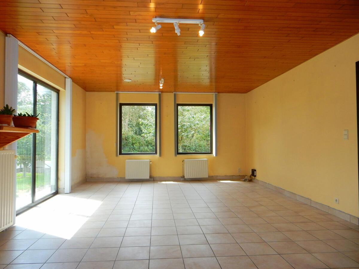 Alleenstaande woning met loods 