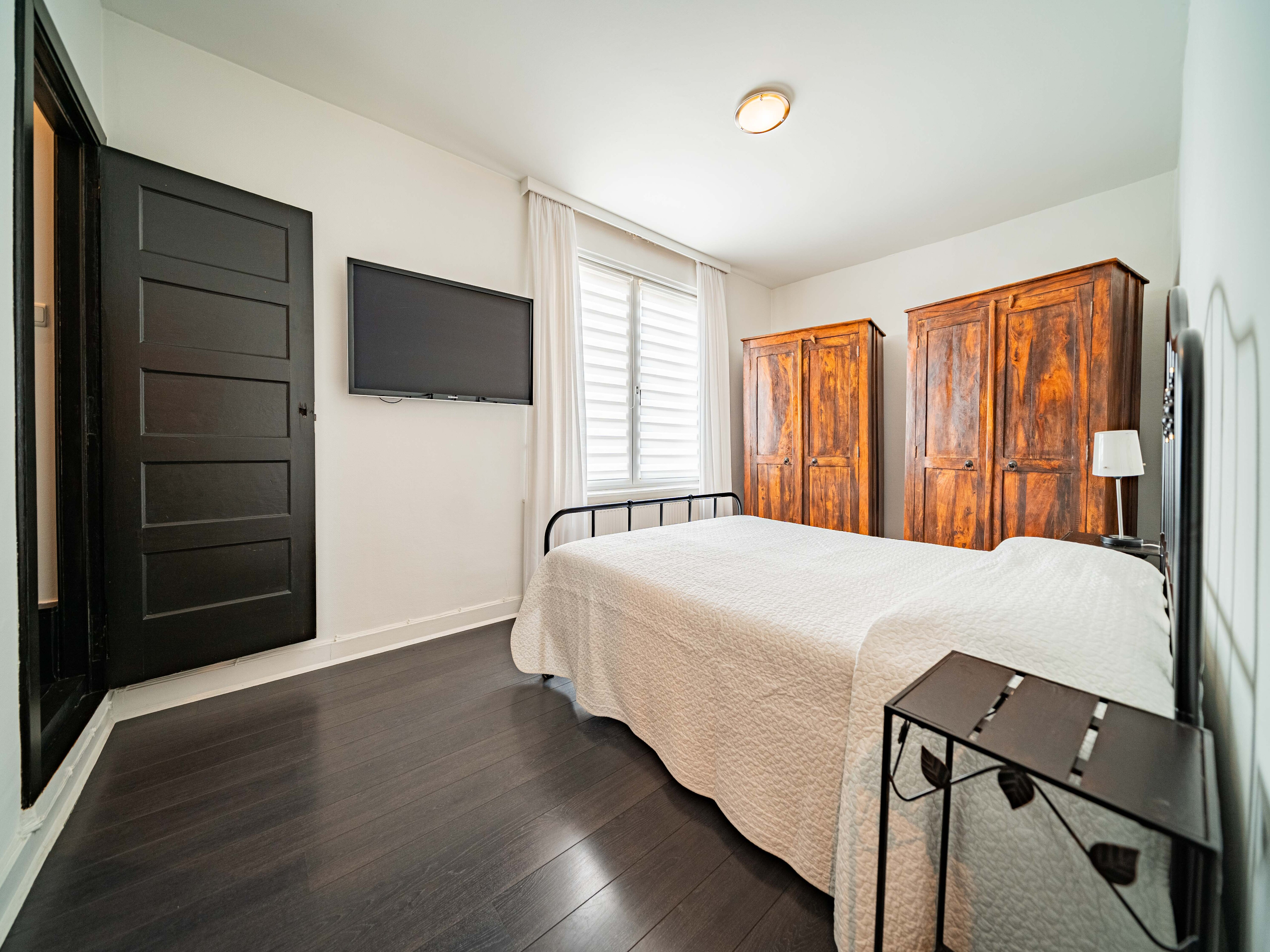 Uitzonderlijk goed onderhouden instapklare woning met 3 slaapkamers en tuin 