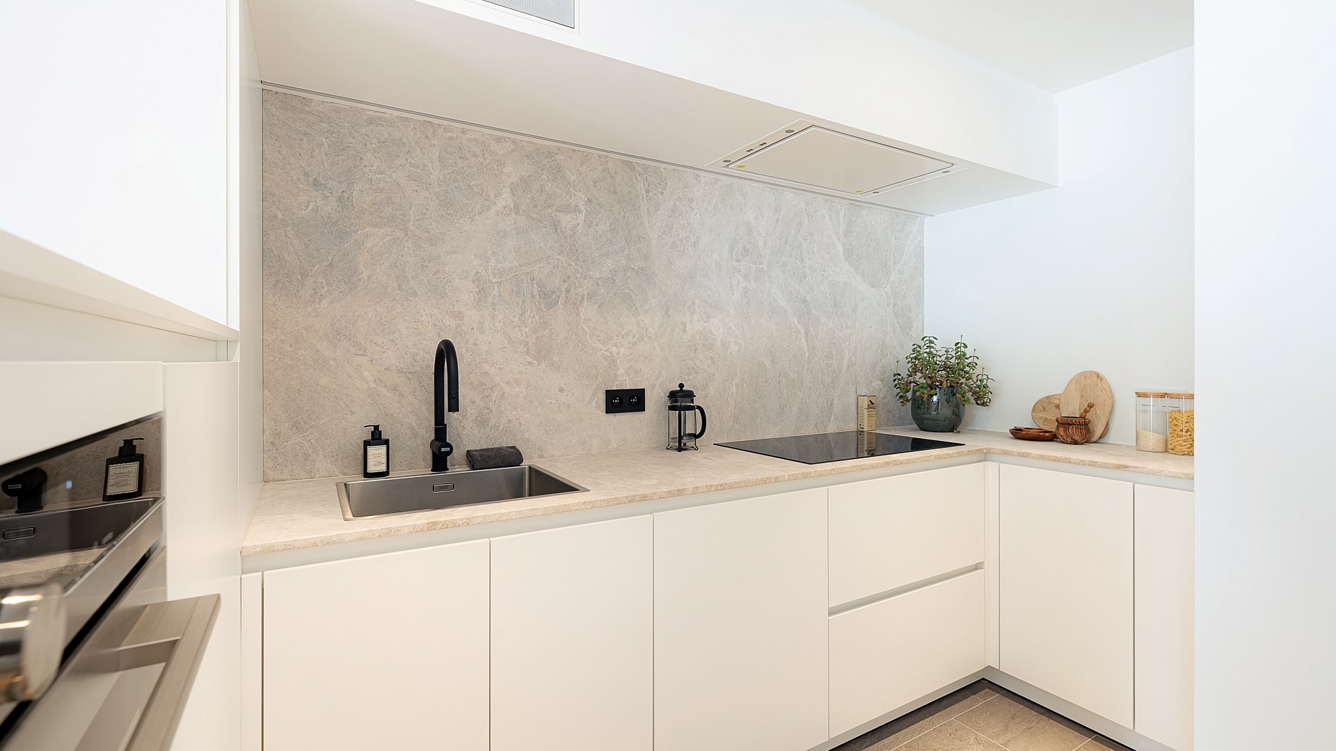 Stijlvol en volledig gerenoveerd appartement op wandelafstand van zee. 