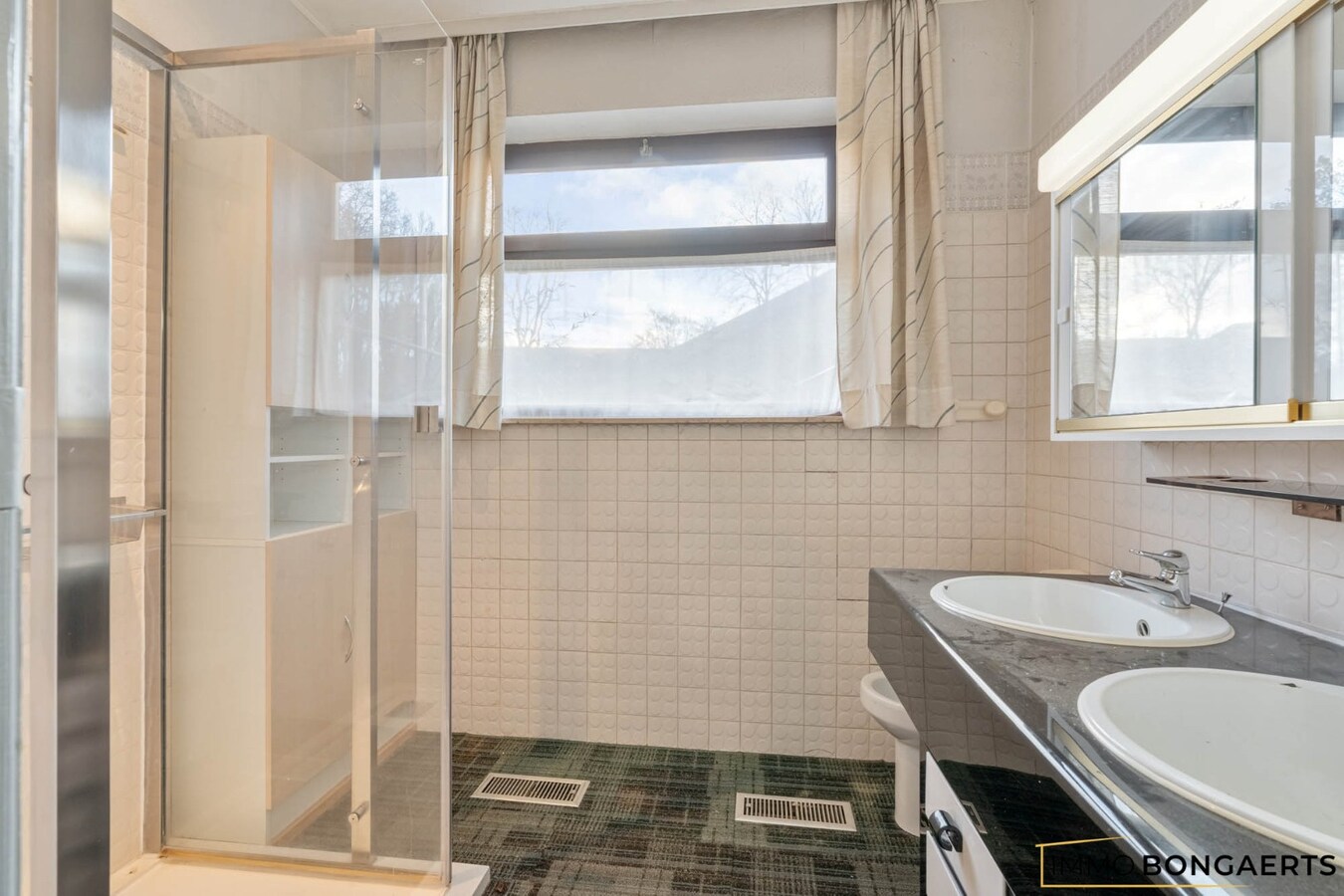 Gelijkvloerse woning met polyvalent bijgebouw 