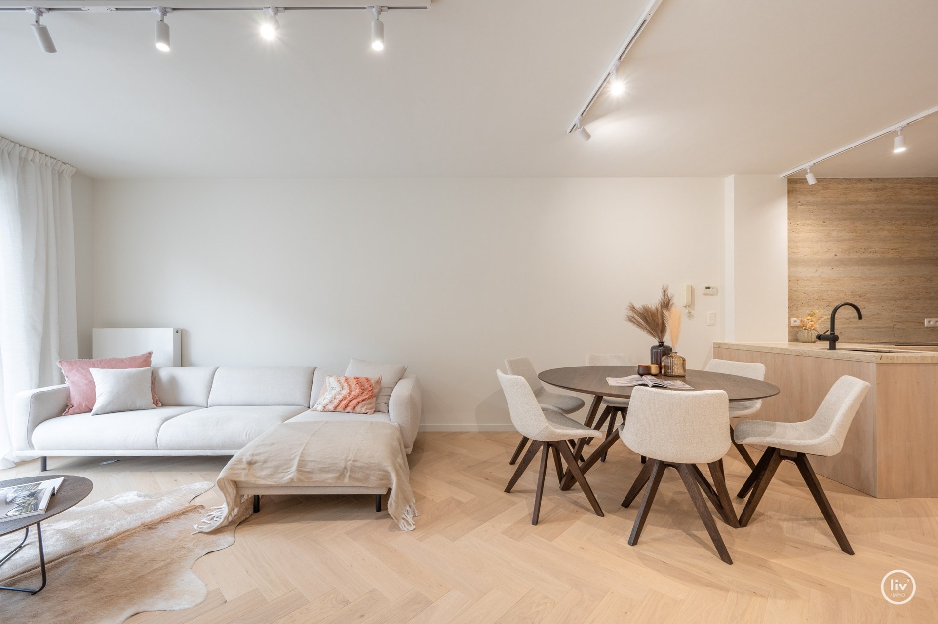 Schitterend gerenoveerd appartement, rustig gelegen, nabij de Lippenslaan en vlakbij de zee te Knokke. 