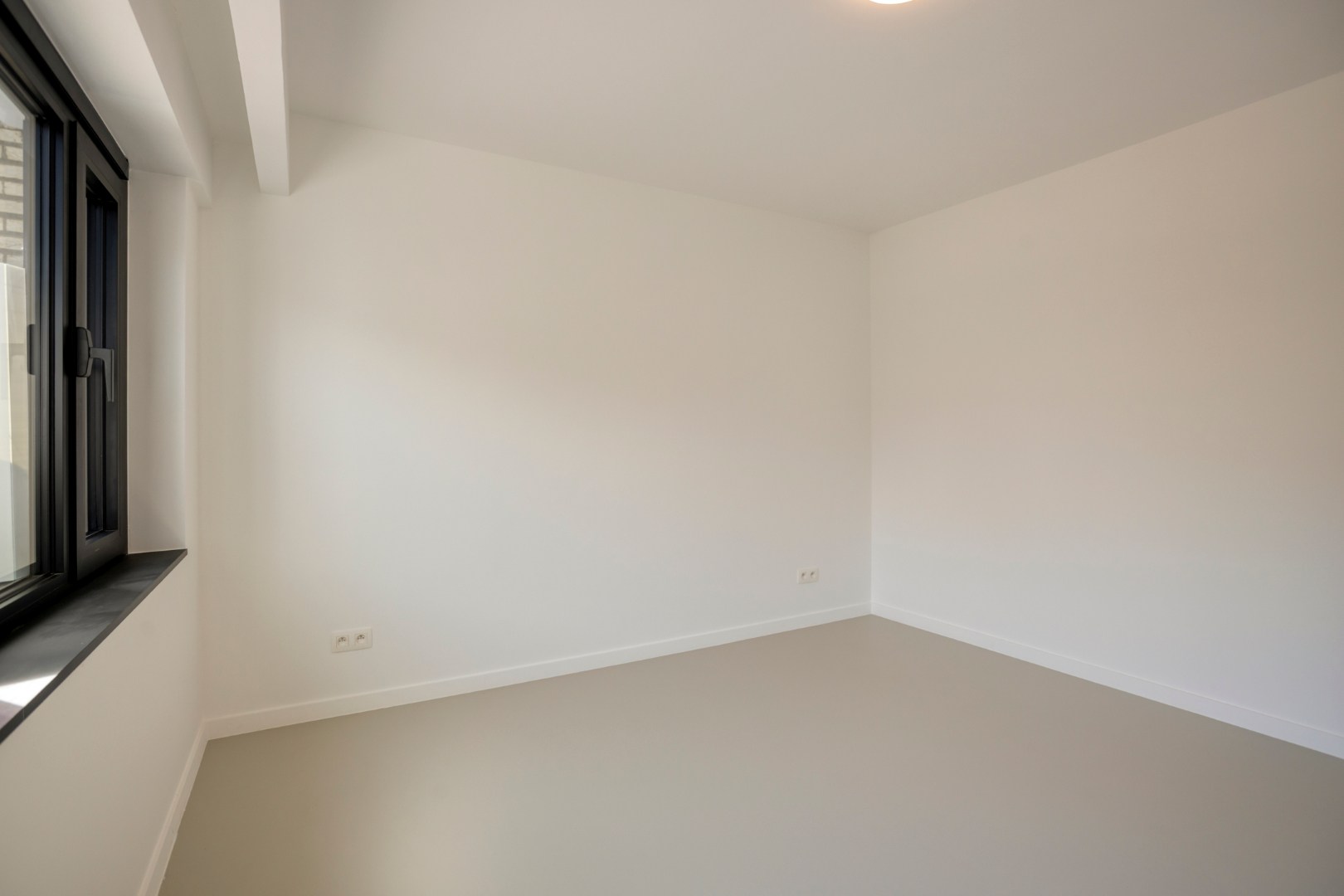 Gerenoveerd ruim en lichtrijk appartement met 2 slaapkamers en ruim terras - EPC label B 