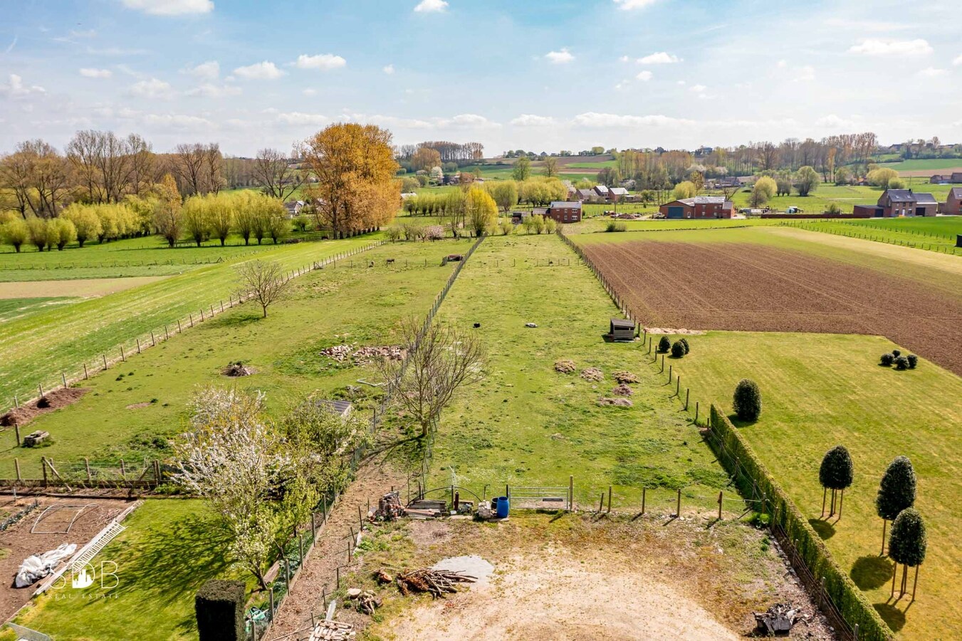 Eigentijdse woning met loods en weiland op 5.780 m². 