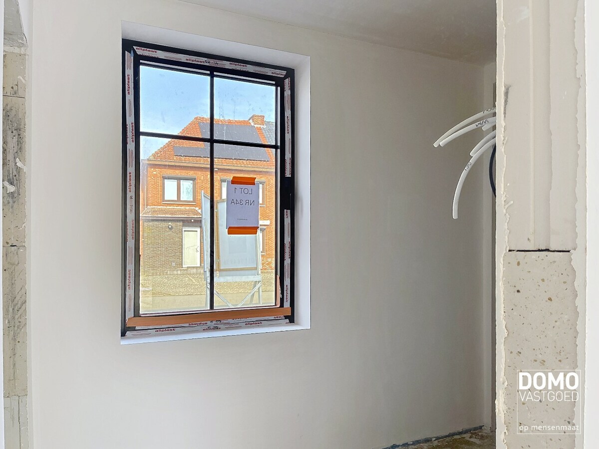 ENERGIEZUINIGE HALFOPENBEBOUWING MET 3 SLAAPKAMERS TE KERMT 