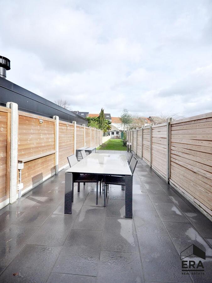 Dé ideale stadswoning. Gelegen in brede, doodlopende straat nabij UZ. 