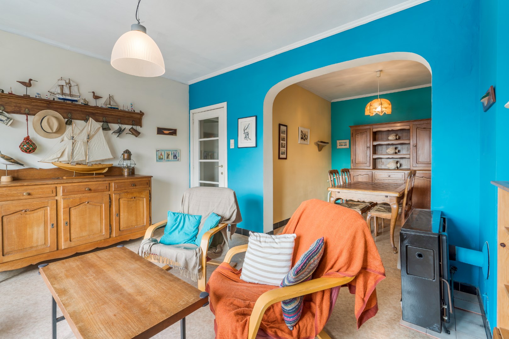 Te renoveren 2 slaapkamer appartement op het 2de verdiep 