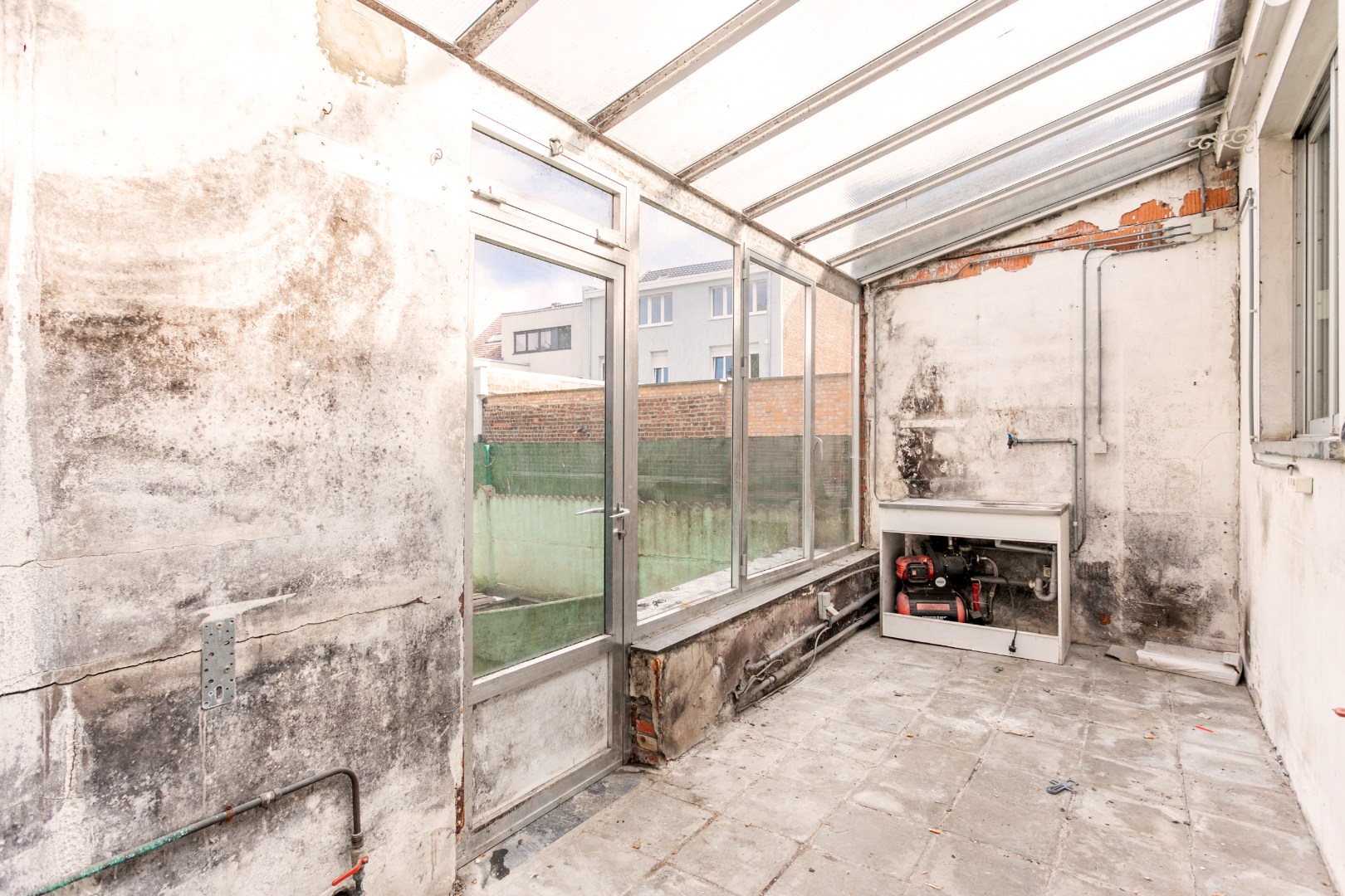 Te renoveren woning te Buizingen met veel potentieel op 1a35ca 