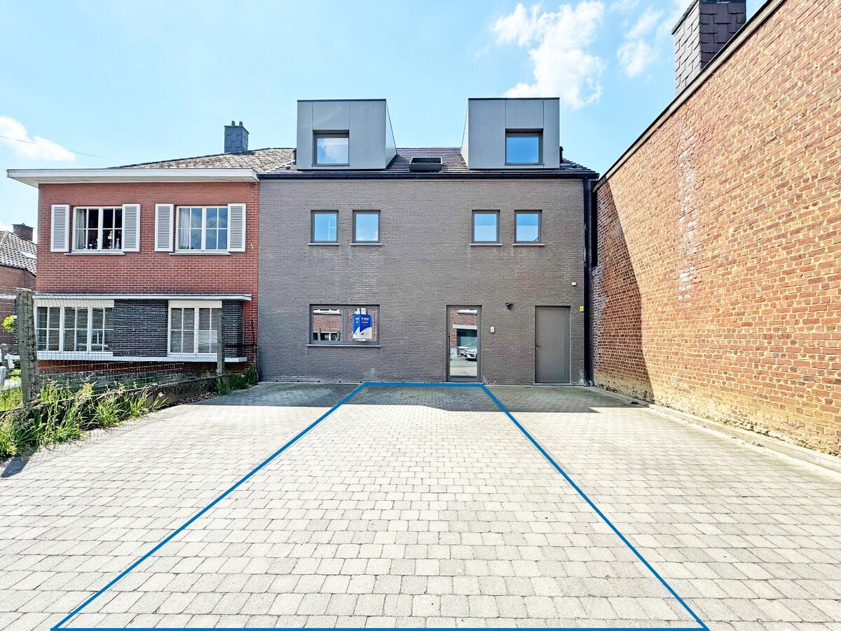 Recent (2017) gelijkvloers appartement met grote tuin te Ophasselt 