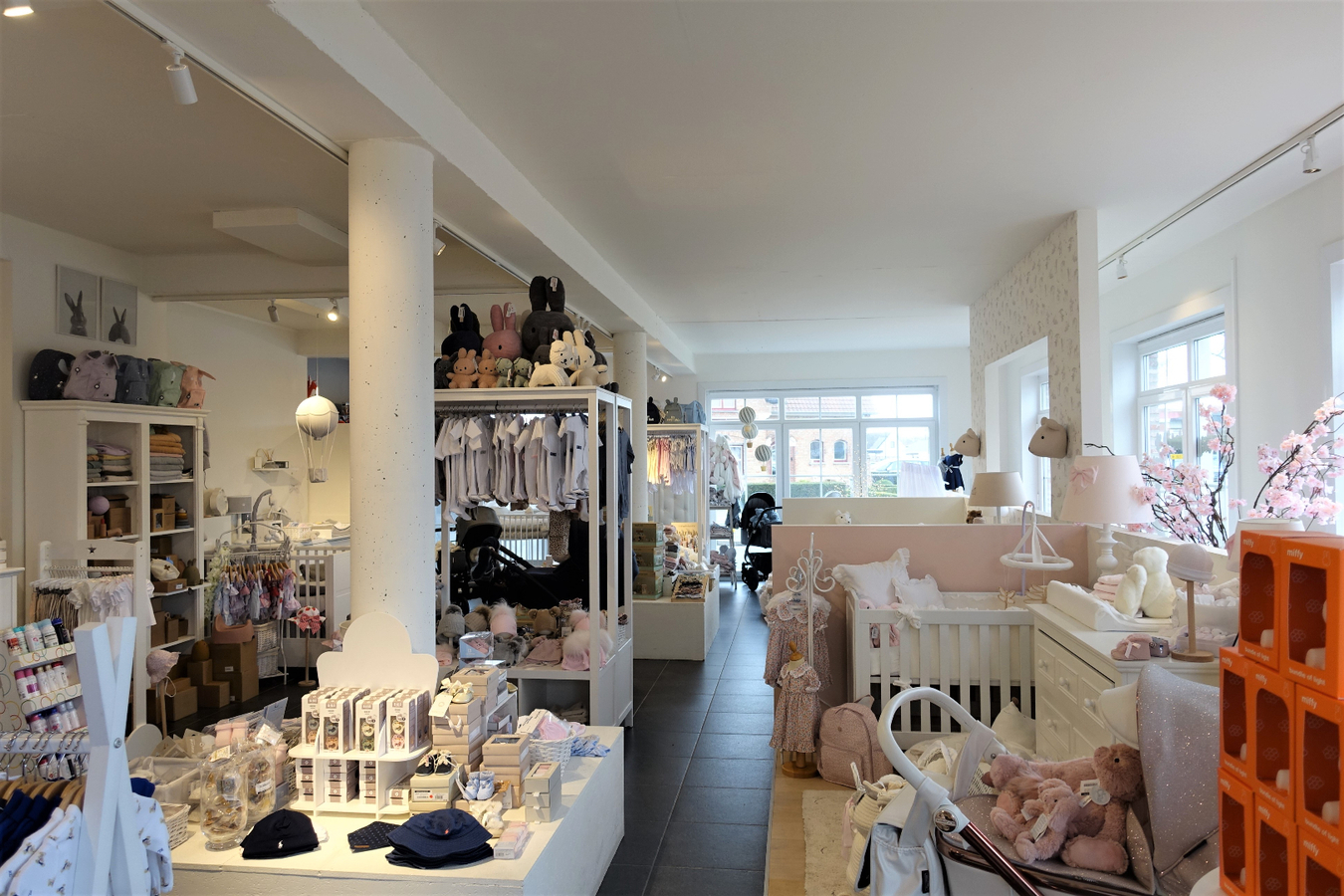 Handelspand met loods 