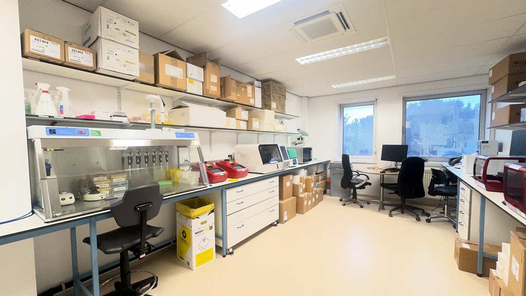 Kantoor/labo met klein magazijn te huur in Technologie-park Zwijnaarde