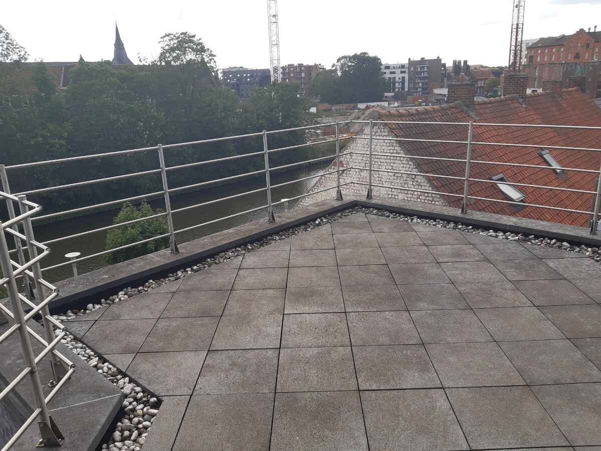 Tof dakappartement met aangenaam zonneterras. 