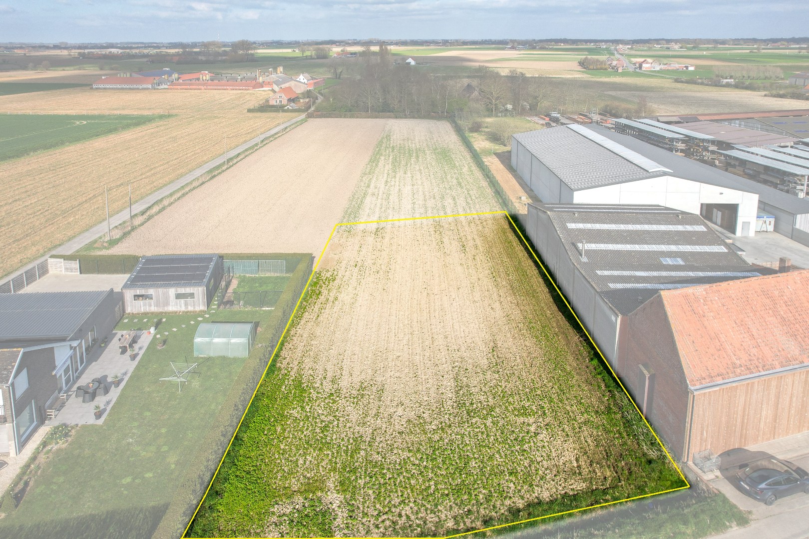 1446m² bouwgrond (woning + loods)  te koop in Proven. 