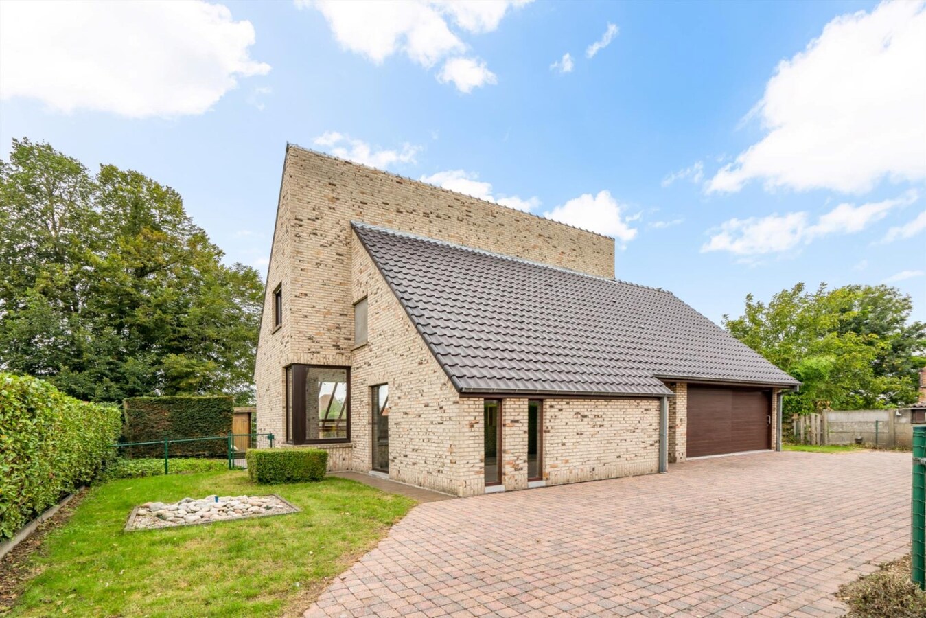 Rustig gelegen villa met 4 slaapkamers op 724m² te Koekelare 