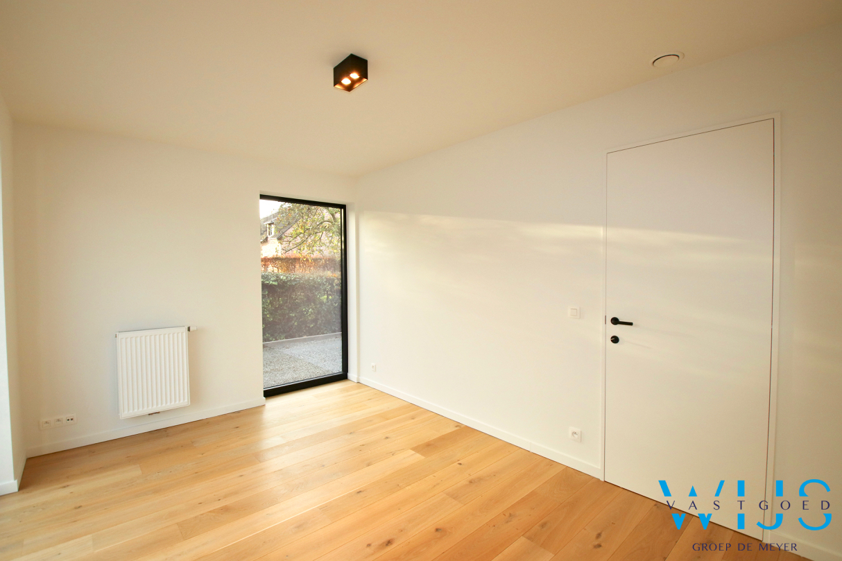 Zeer aangenaam gelijkvloers appartement met tuin te Belzele ! 