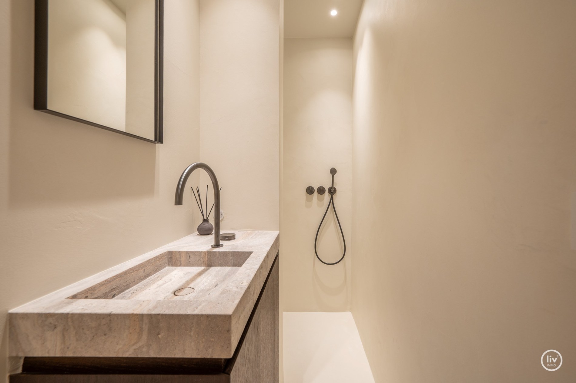 Magnifiek gerenoveerd appartement van 150 m² met open zicht op de Heilighartl kerk – Dumortierlaan, Knokke 