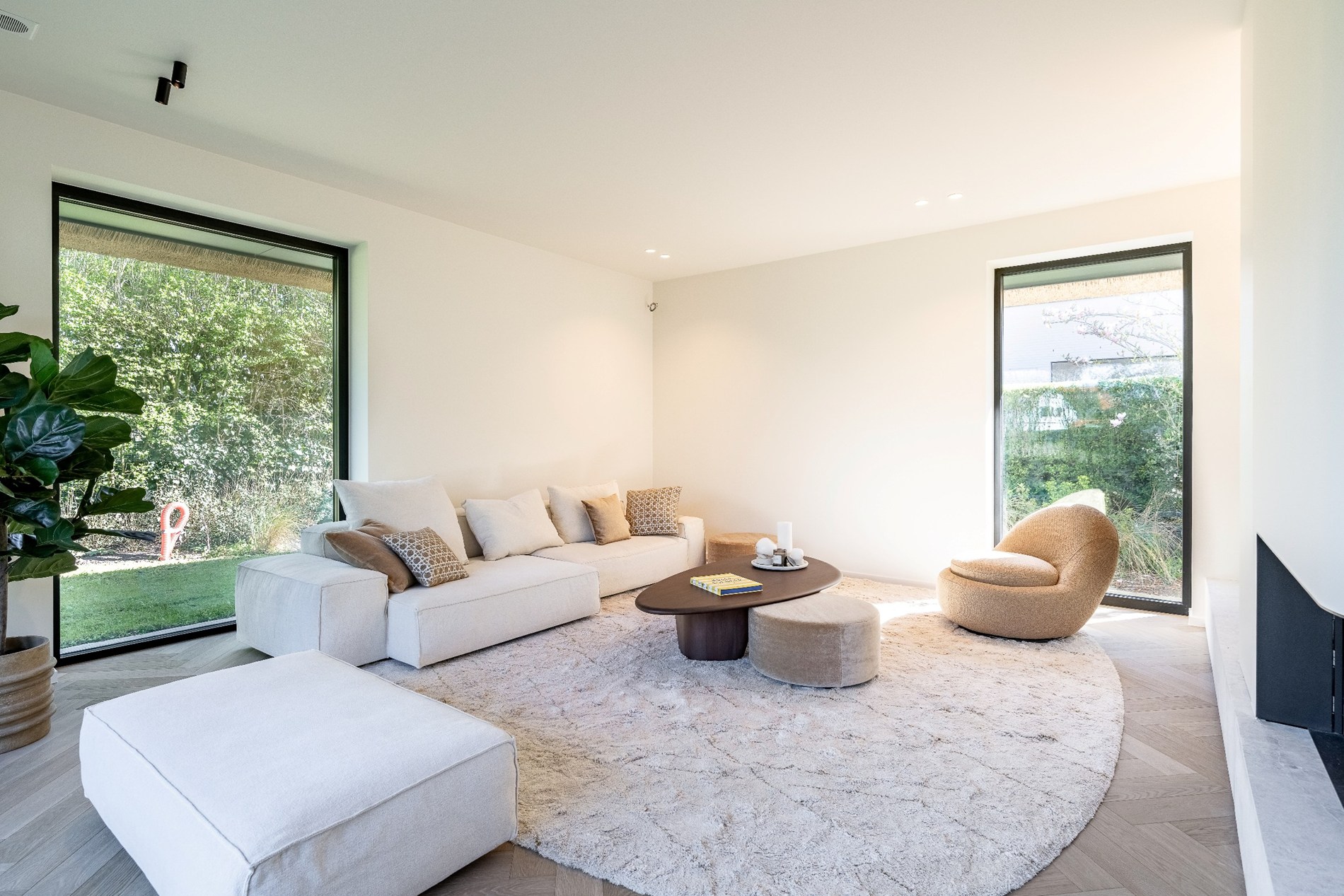 Indrukwekkende nieuwbouwvilla in hartje Zoute op enkele passen van de golf te Knokke. 