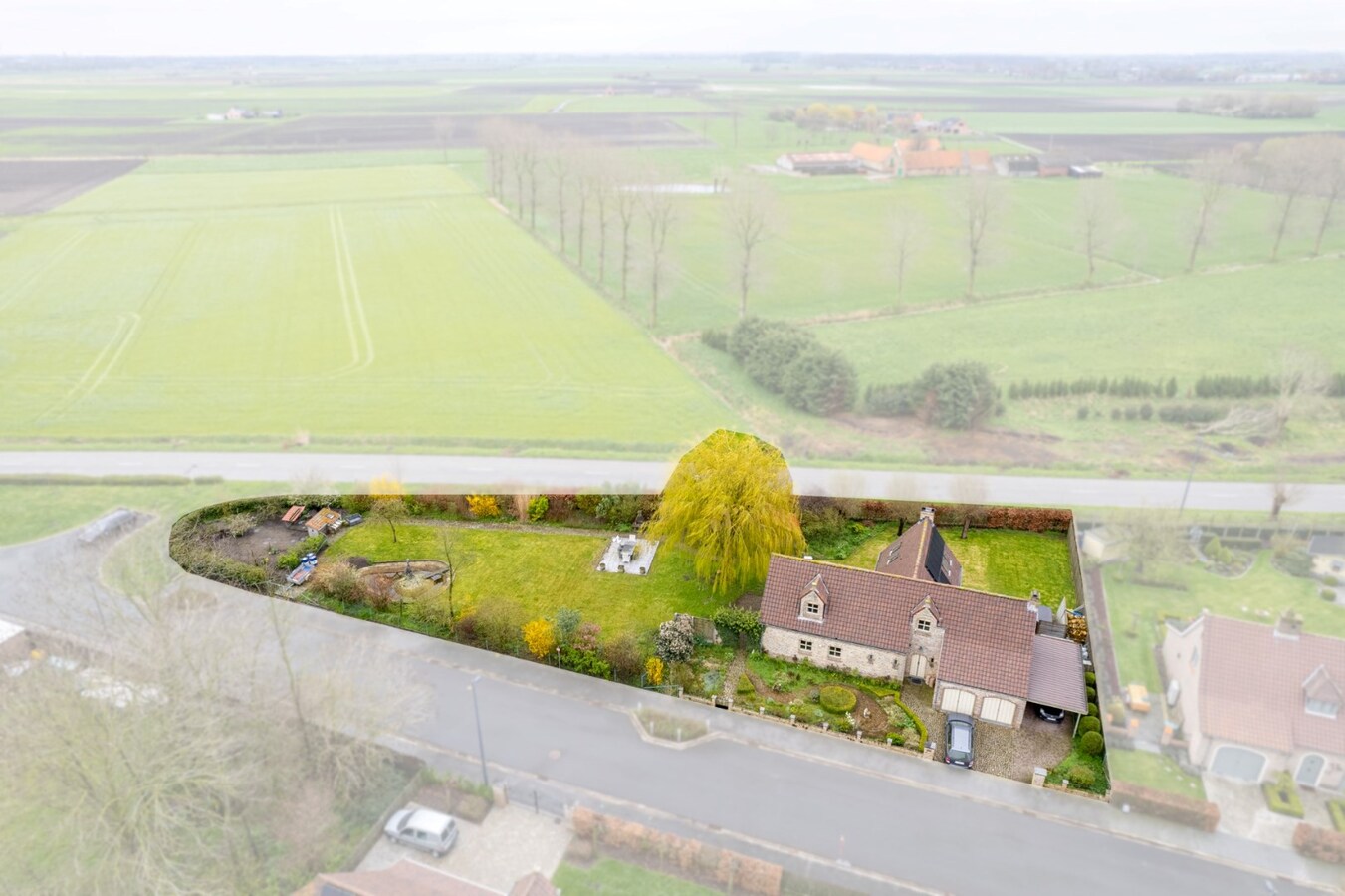Woning met 4 slaapkamers en grote tuin te Koekelare 
