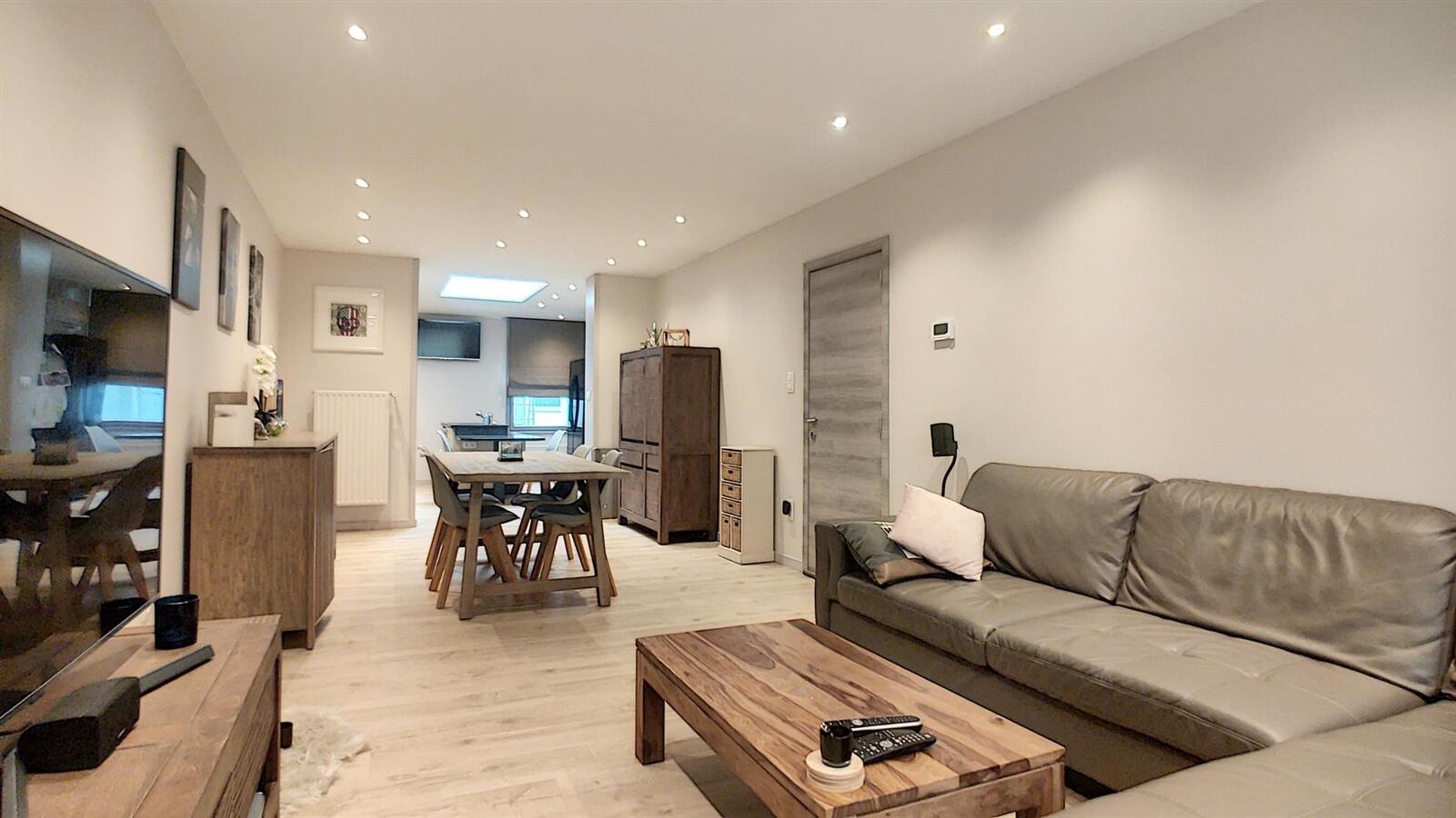 Knap gerenoveerde woning met dubbele garage - Heist 