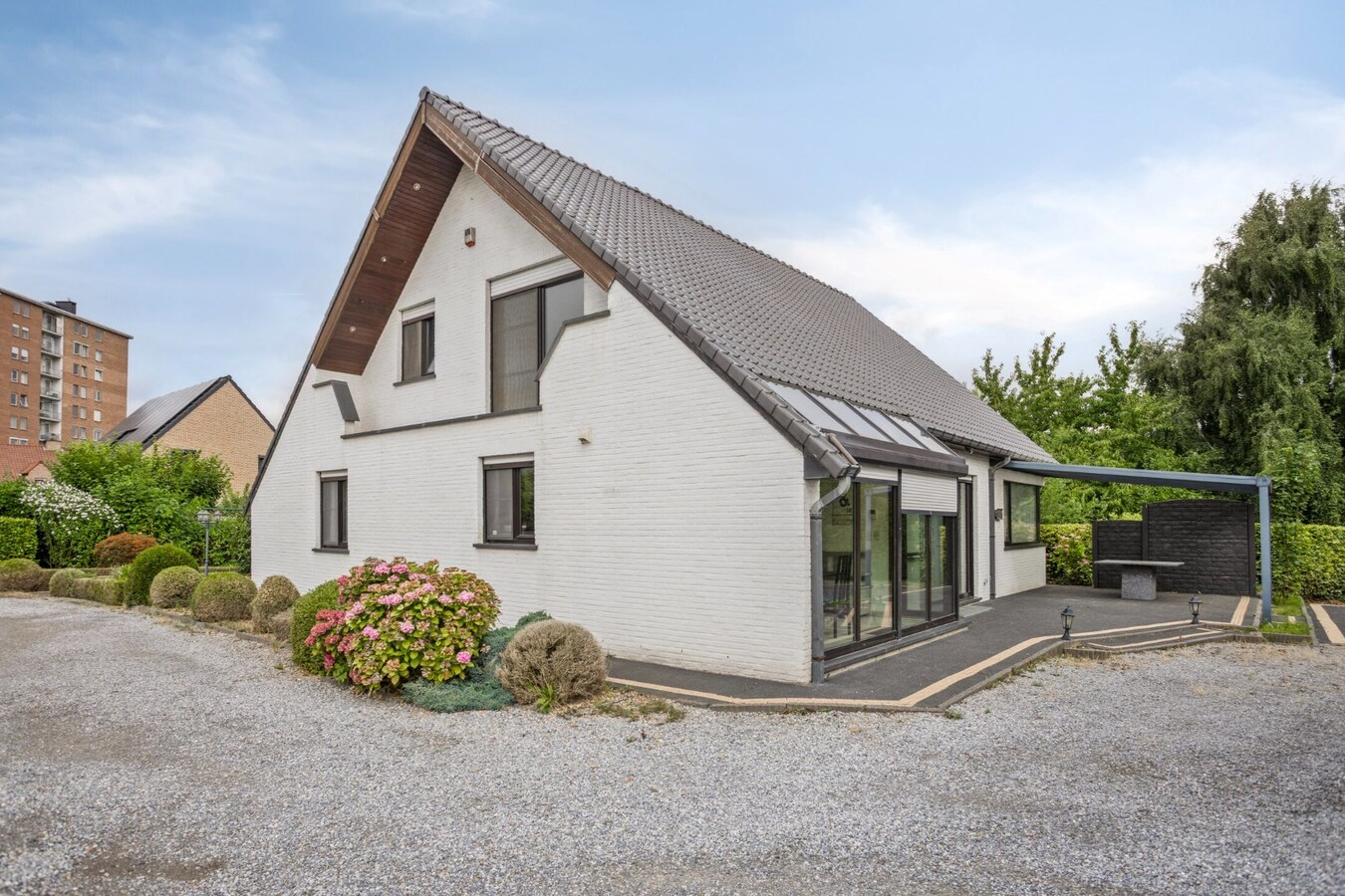 Stijlvolle villa met tuin en dubbele garage te Tienen 