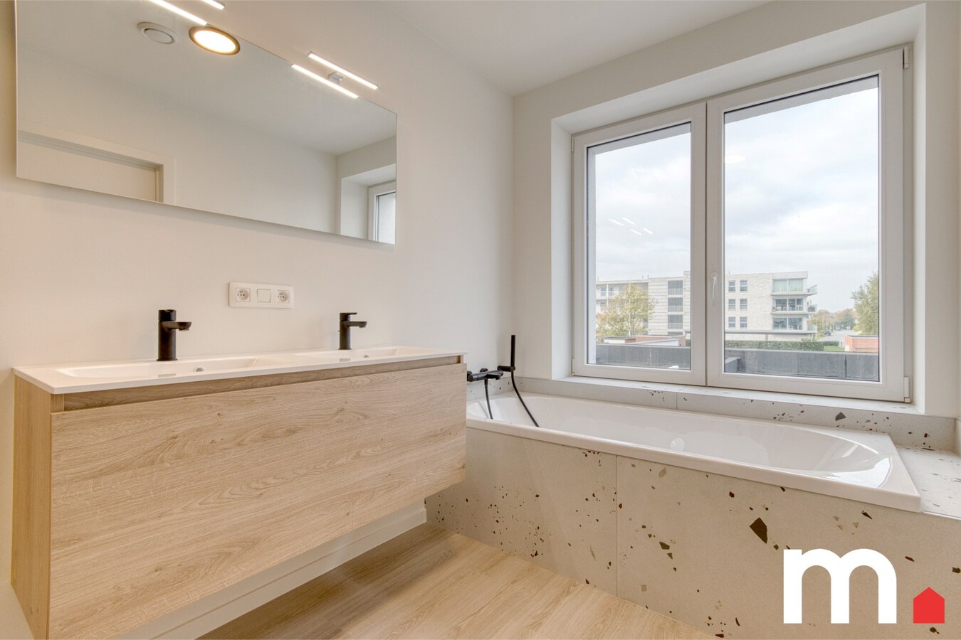 Topper te Heule met EPC A en uitweg achteraan ! 