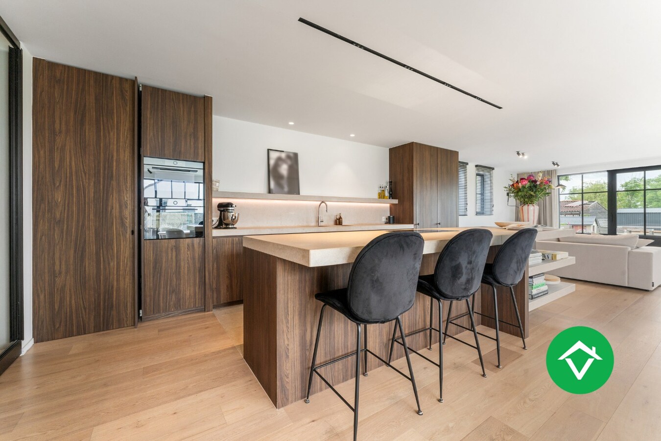 Alleenstaande woning met 5 slaapkamers te Zarren 