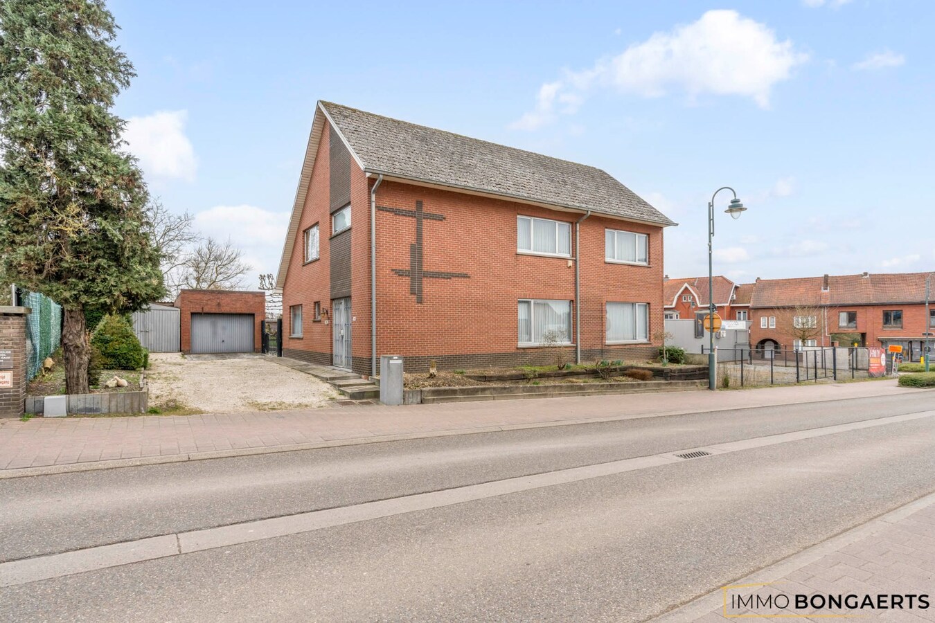 Ruime woning met vier slaapkamers 