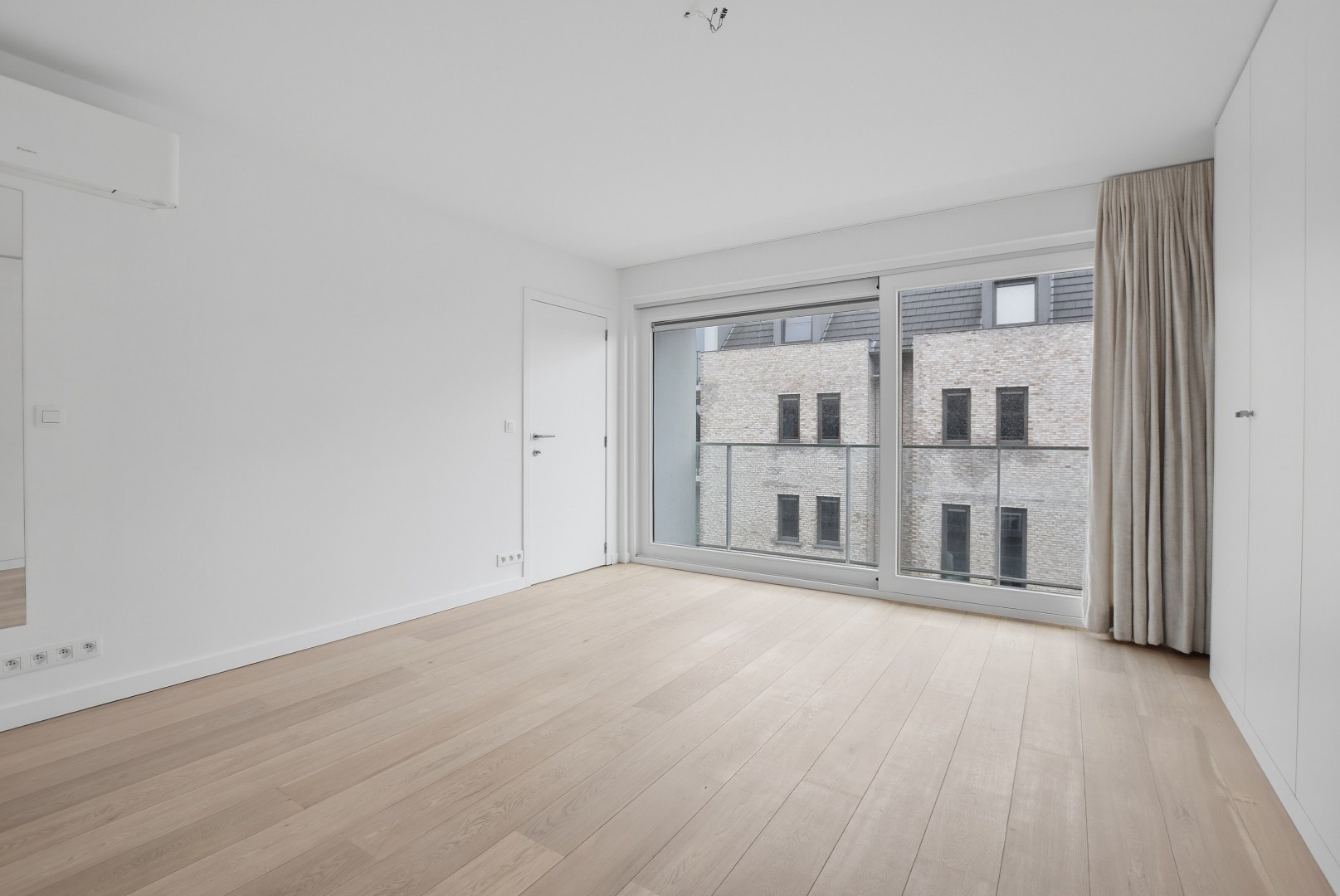 Luxueus praktisch appartement (122m² + 30 m²) met rondom terrassen te Nieuwpoort-Stad 