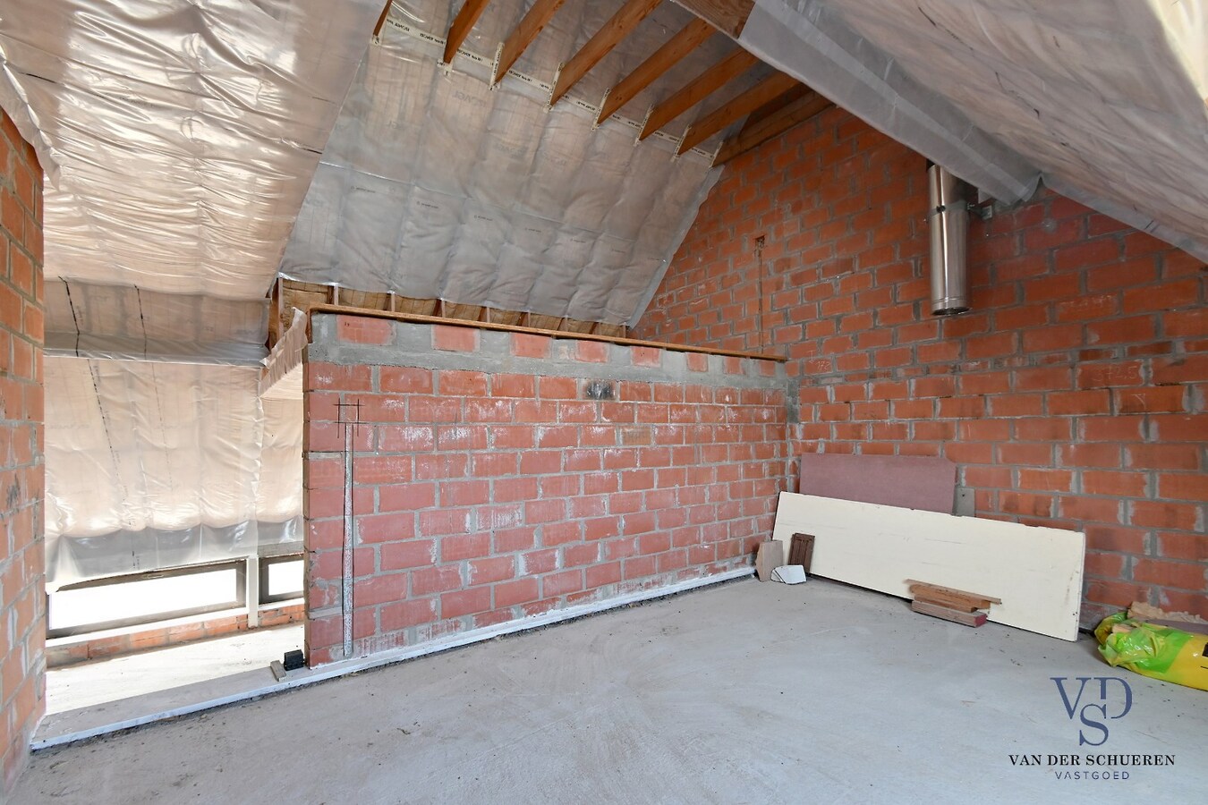 Eigentijdse woning (nog af te werken) te Vurste. 