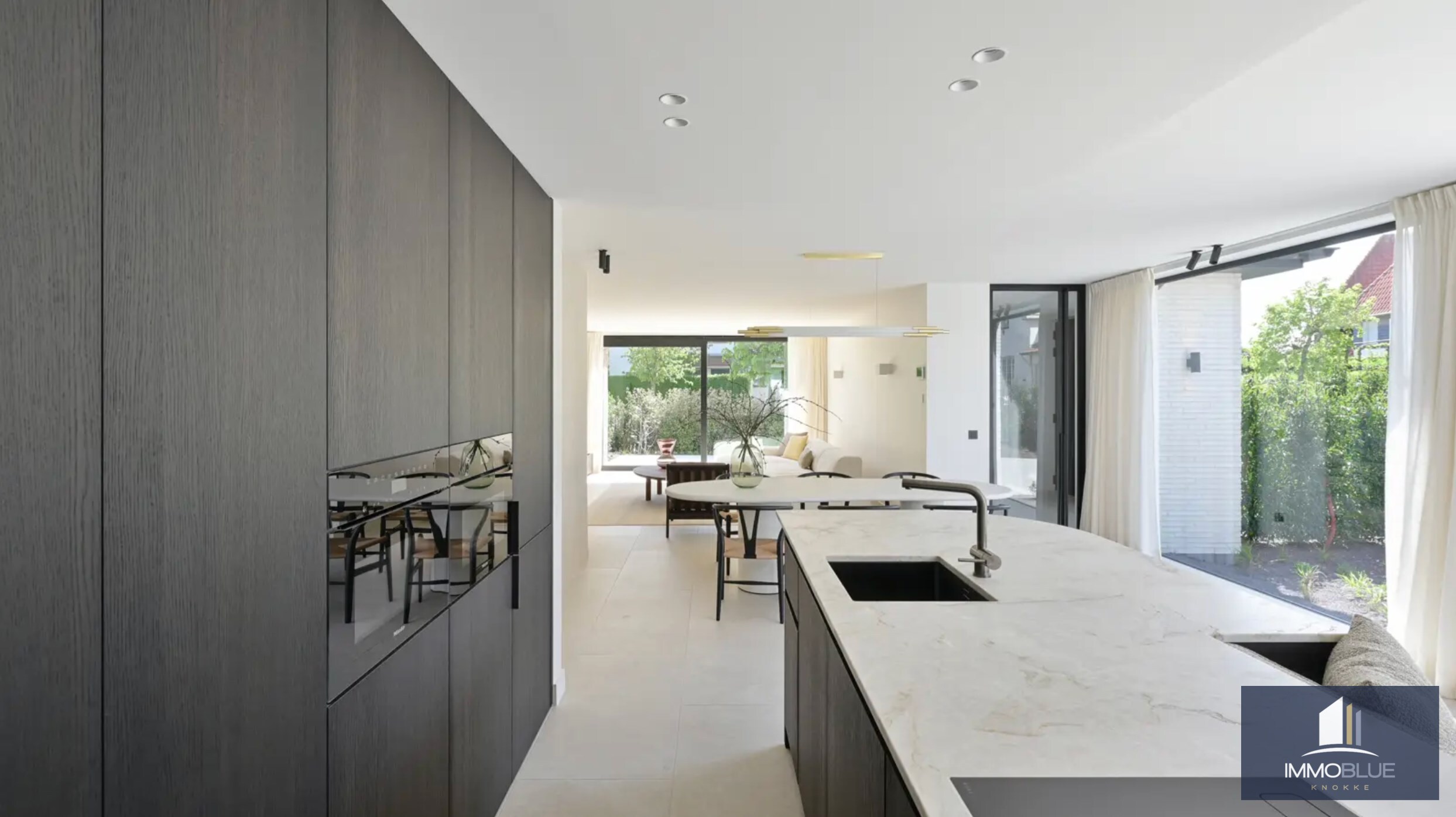 Nieuwbouw koppelvilla dichtbij het centrum van Knokke en op wandelafstand van het strand. 