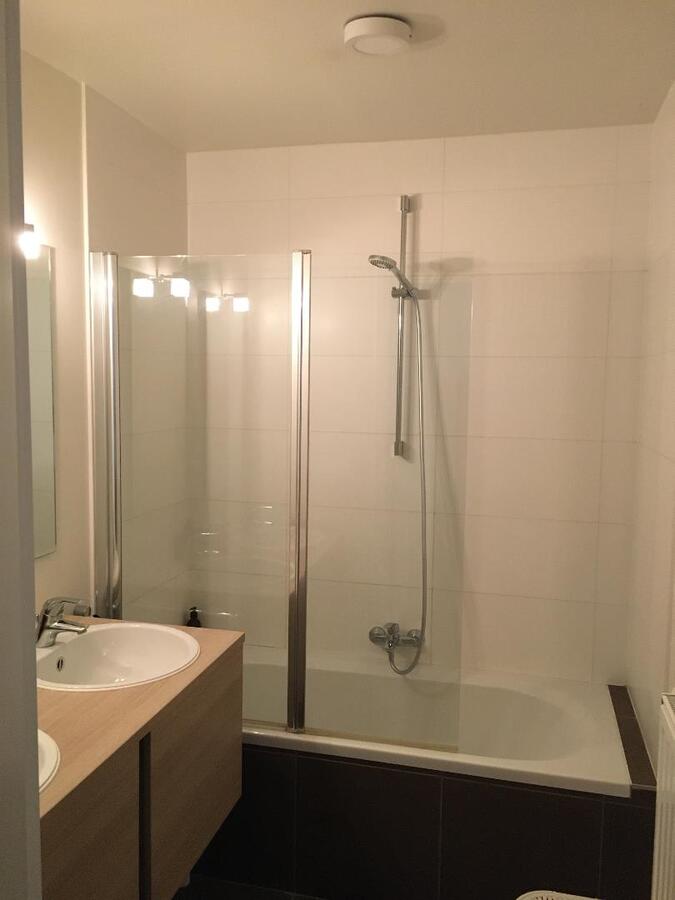 Ruim, modieus 2 slaapkamer appartement 