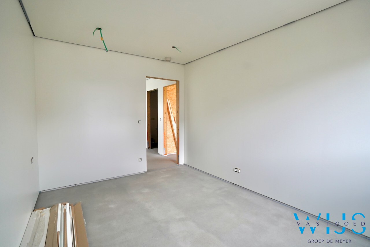 Nieuwbouw met 5 slaapkamers op een prachtig perceel te EEKLO ! 